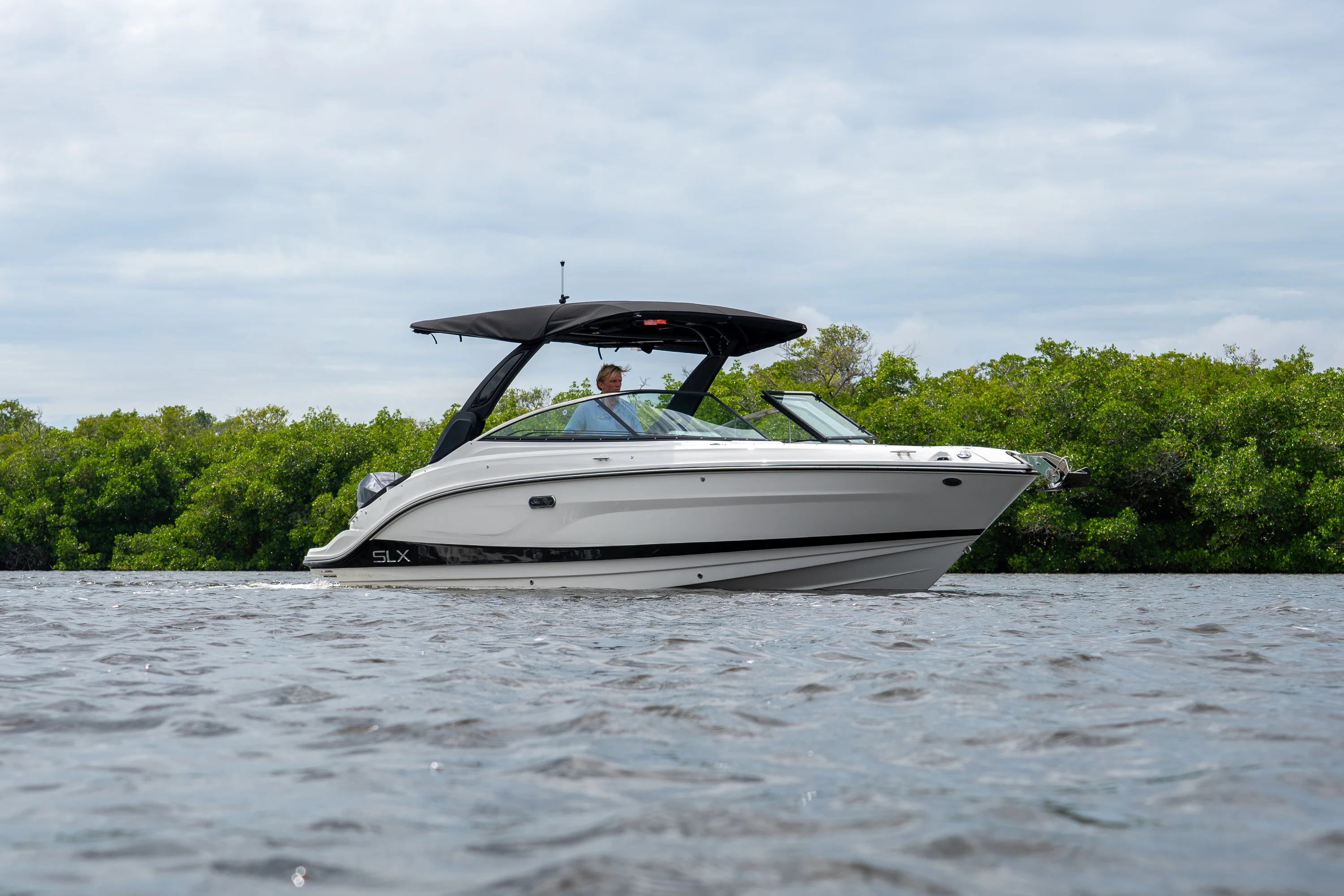 2026 Sea Ray SLX 260 Outboard Image Thumbnail #0