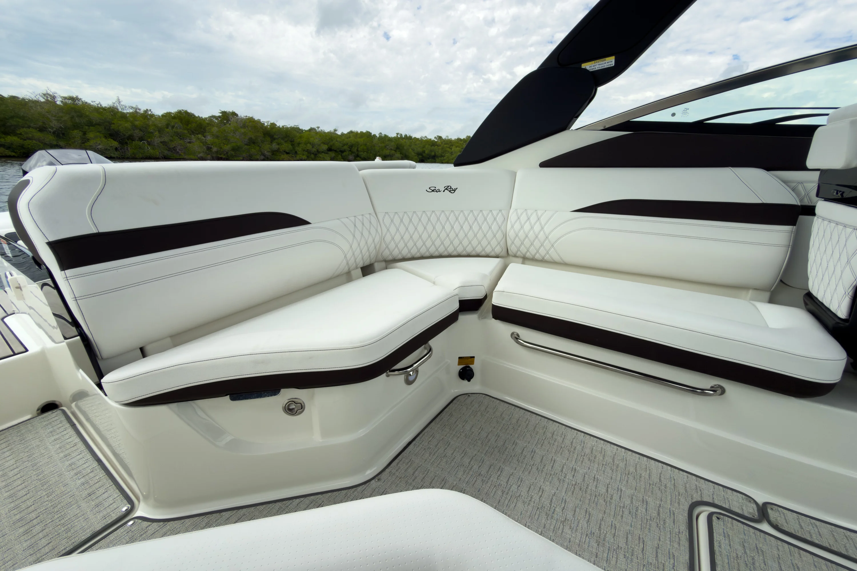 2026 Sea Ray SLX 260 Outboard Image Thumbnail #7