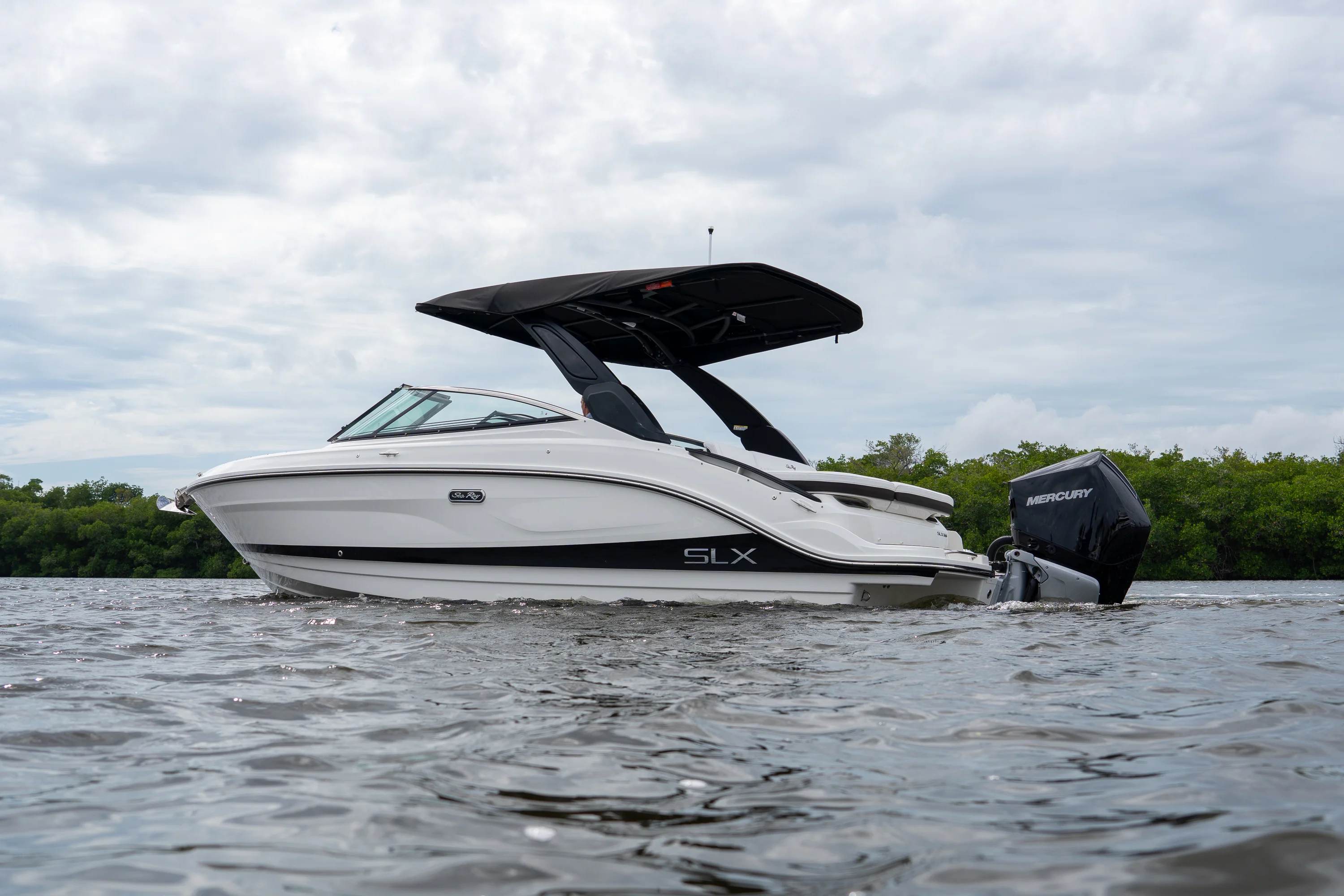 2026 Sea Ray SLX 260 Outboard Image Thumbnail #33