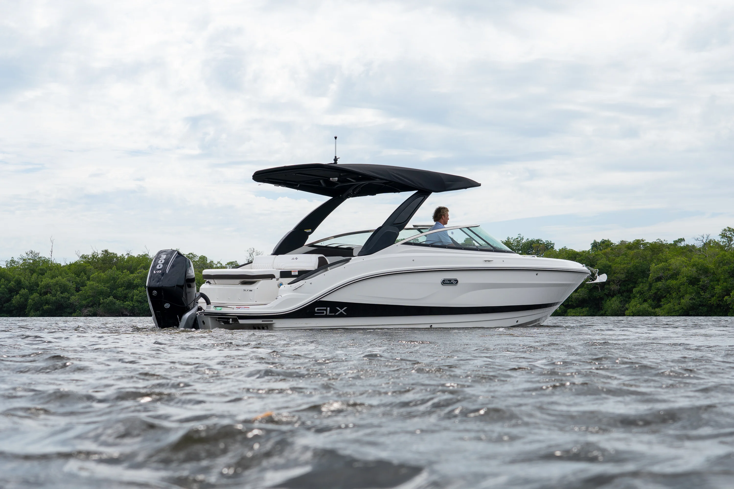 2026 Sea Ray SLX 260 Outboard Image Thumbnail #35