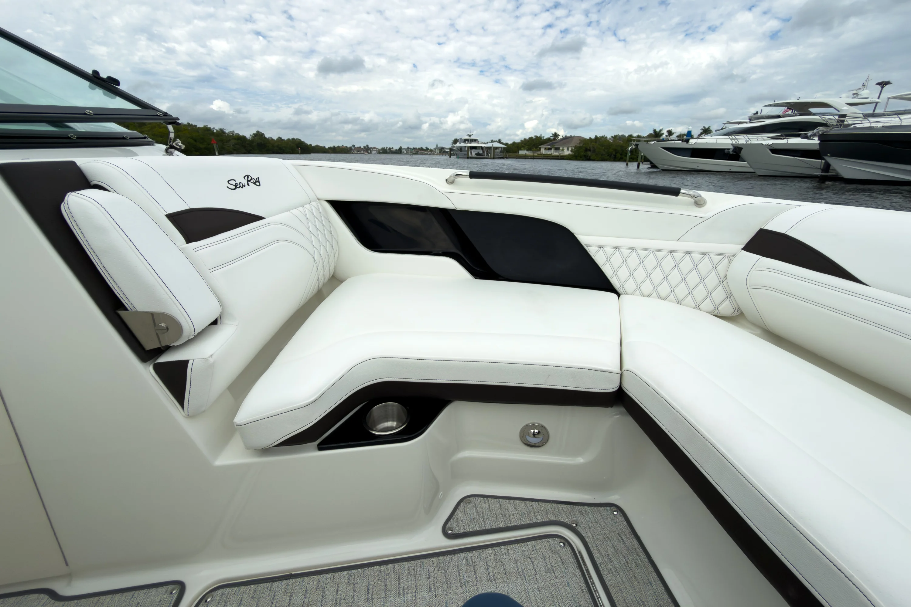 2026 Sea Ray SLX 260 Outboard Image Thumbnail #22