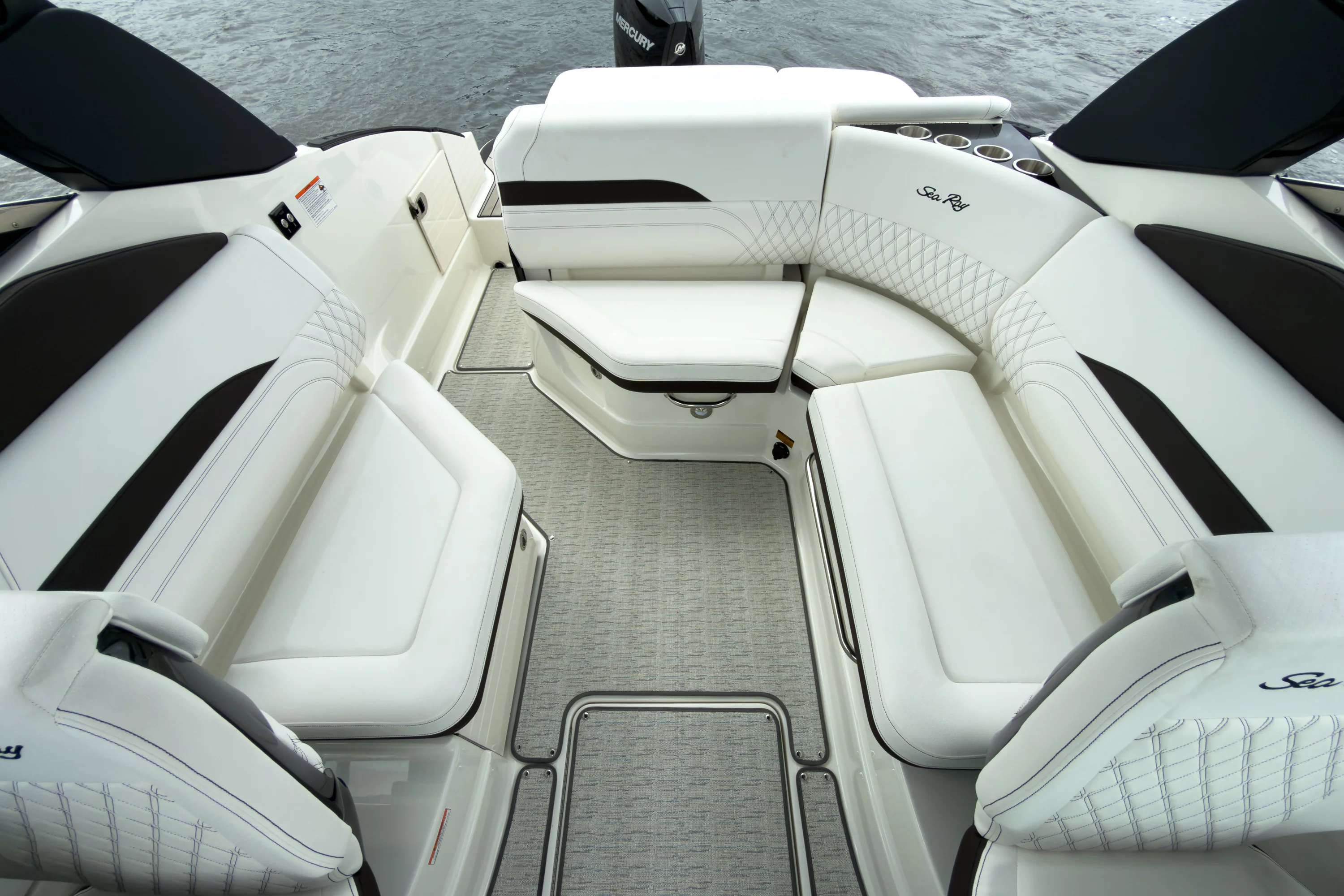 2026 Sea Ray SLX 260 Outboard Image Thumbnail #9