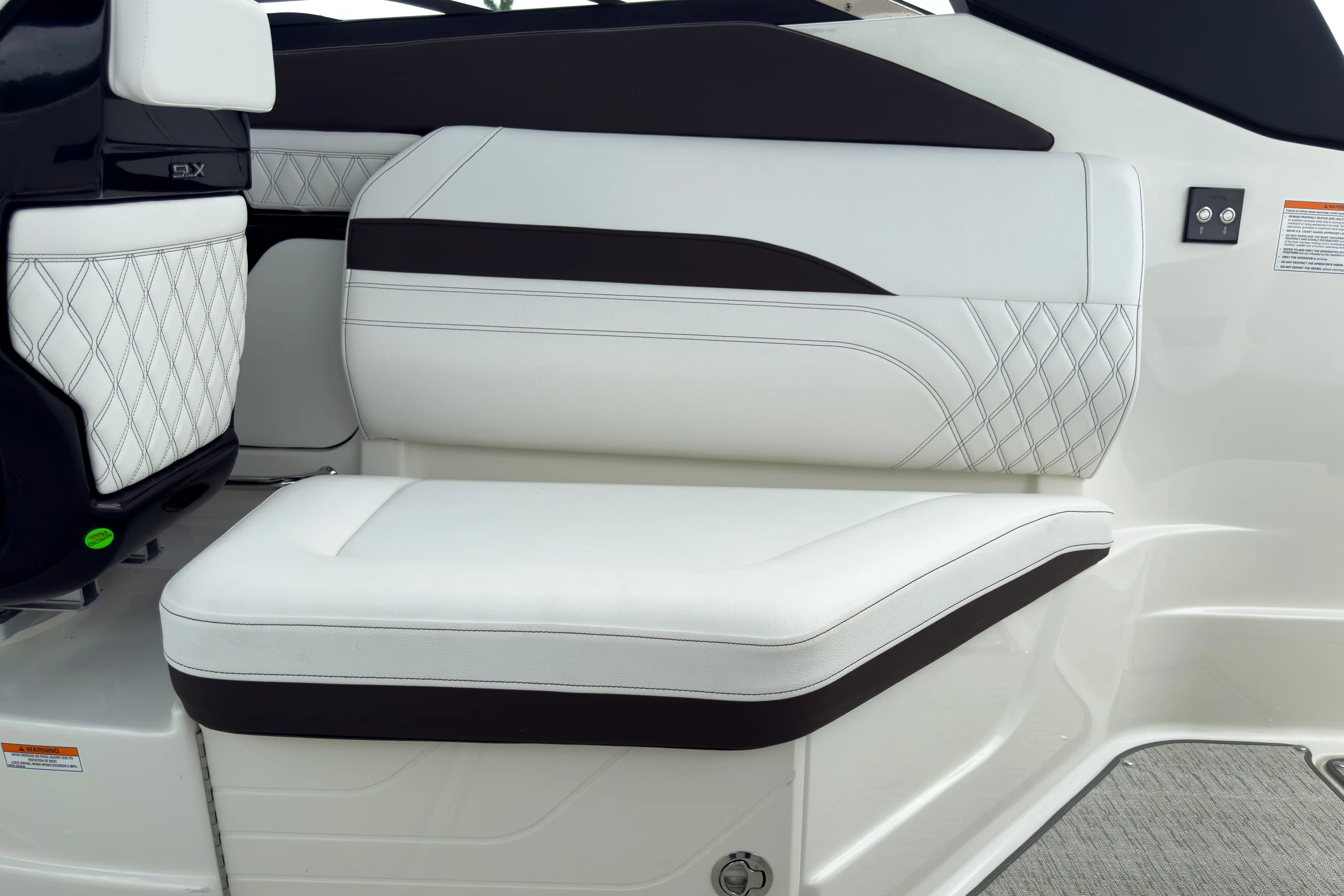 2026 Sea Ray SLX 260 Outboard Image Thumbnail #8