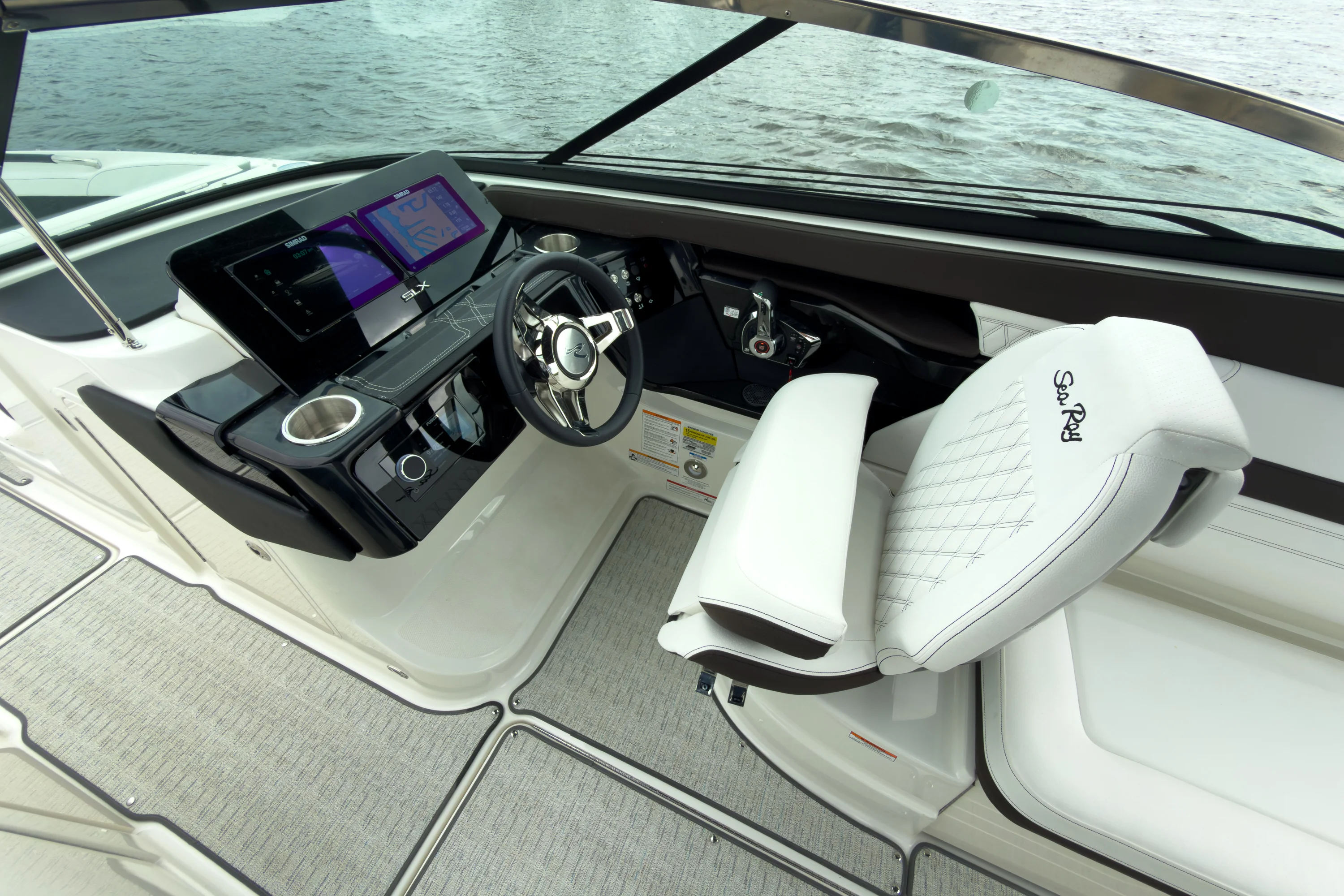 2026 Sea Ray SLX 260 Outboard Image Thumbnail #11