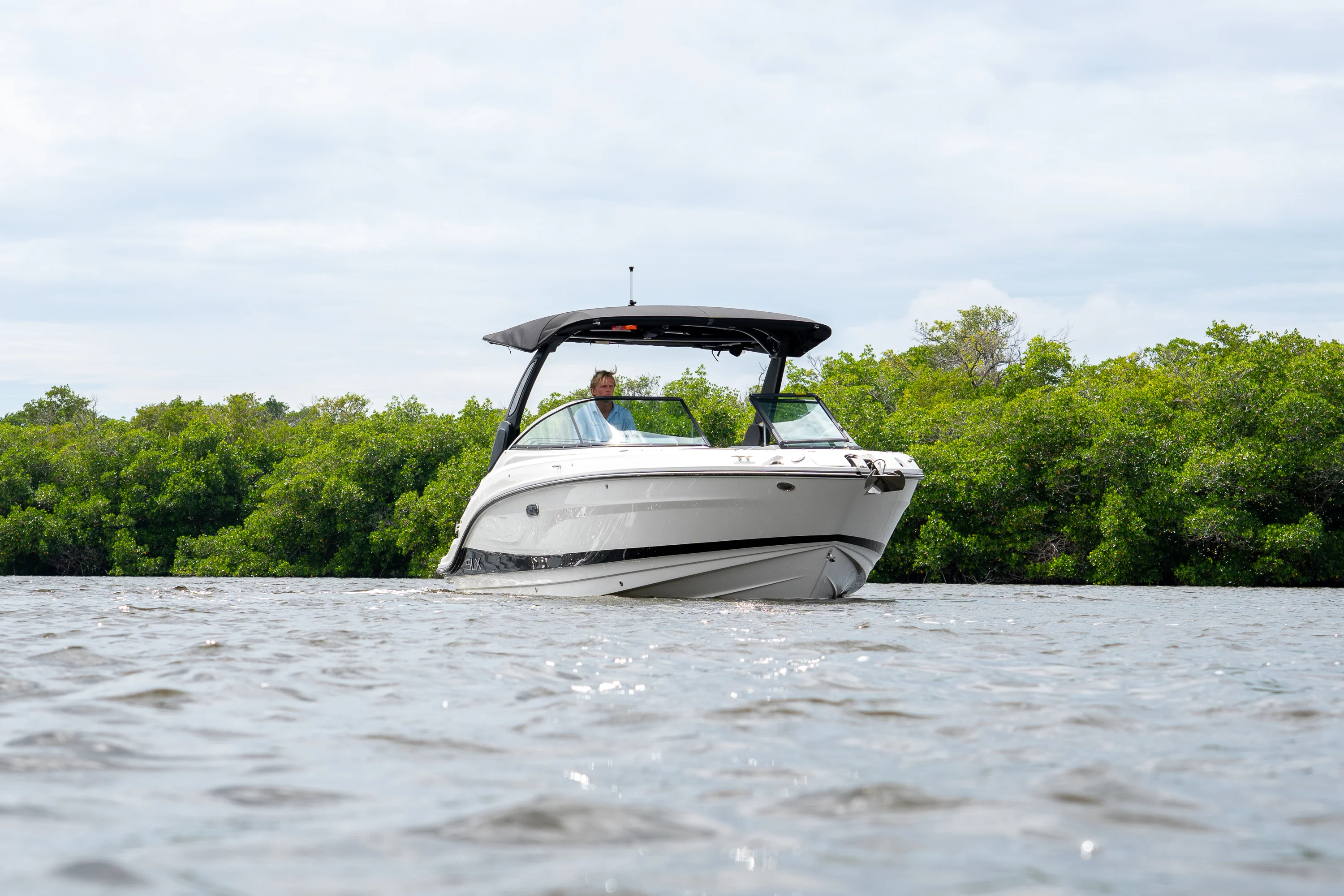 2026 Sea Ray SLX 260 Outboard Image Thumbnail #30