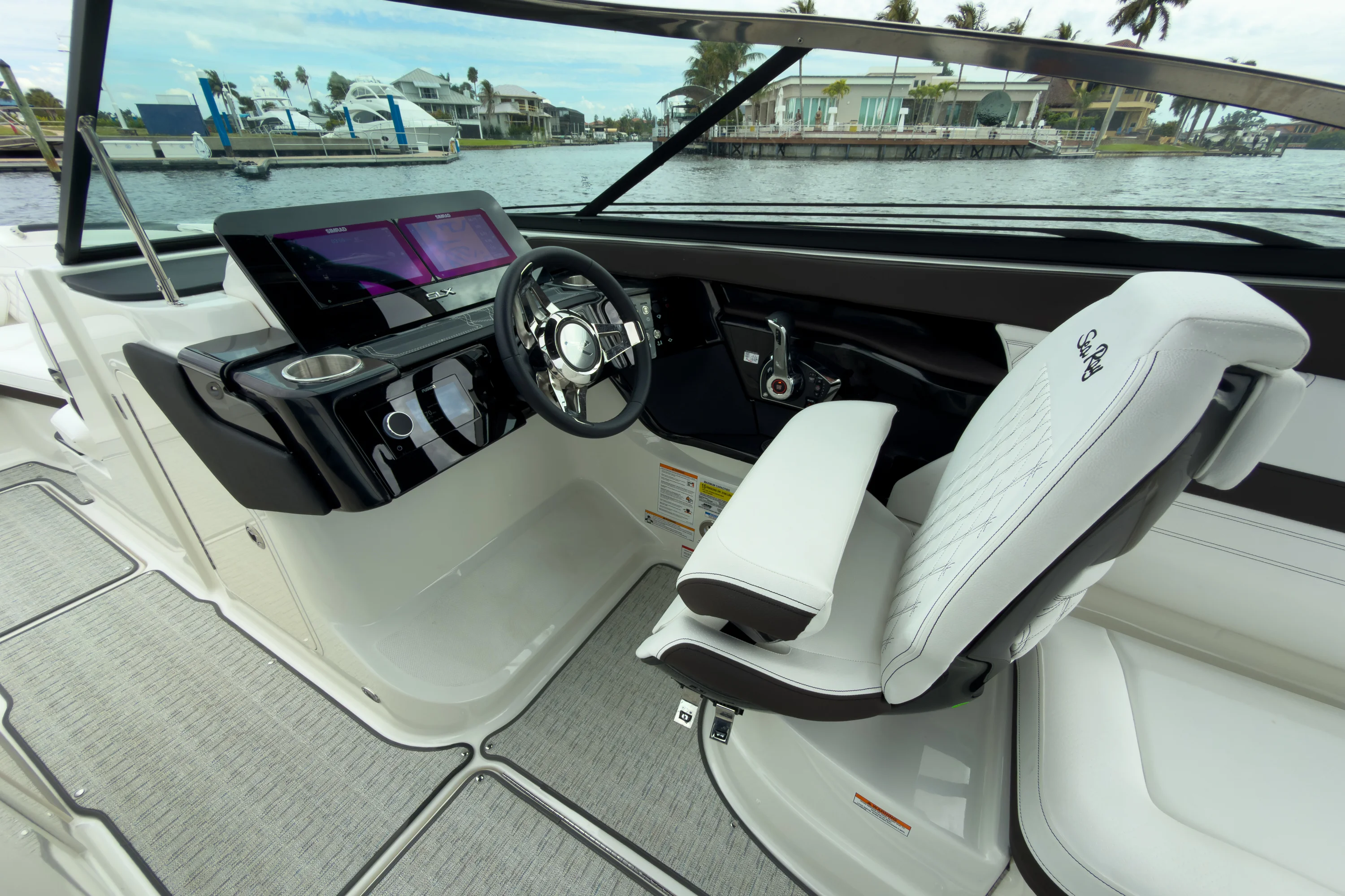 2026 Sea Ray SLX 260 Outboard Image Thumbnail #10