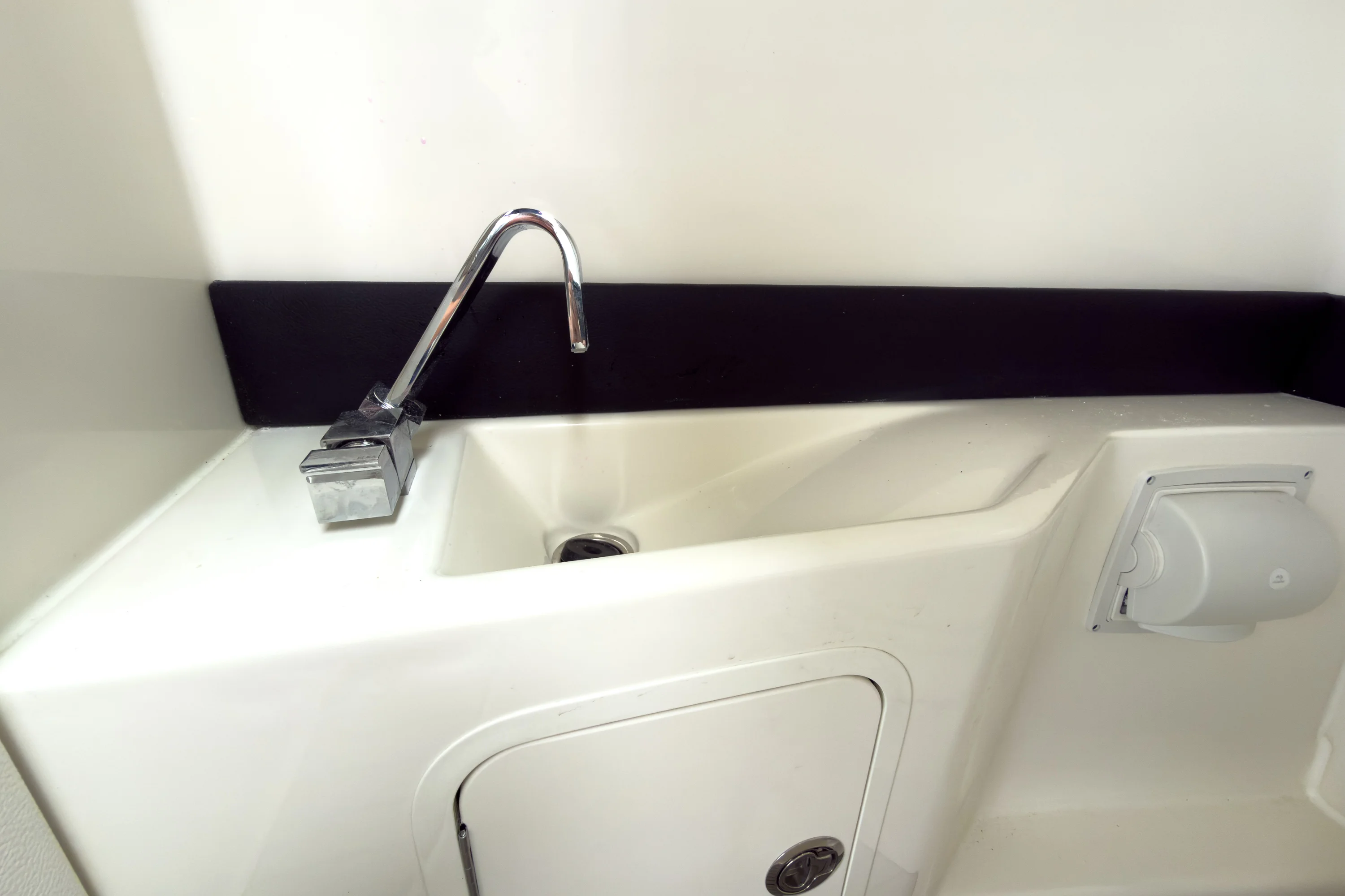 2026 Sea Ray SLX 260 Outboard Image Thumbnail #18