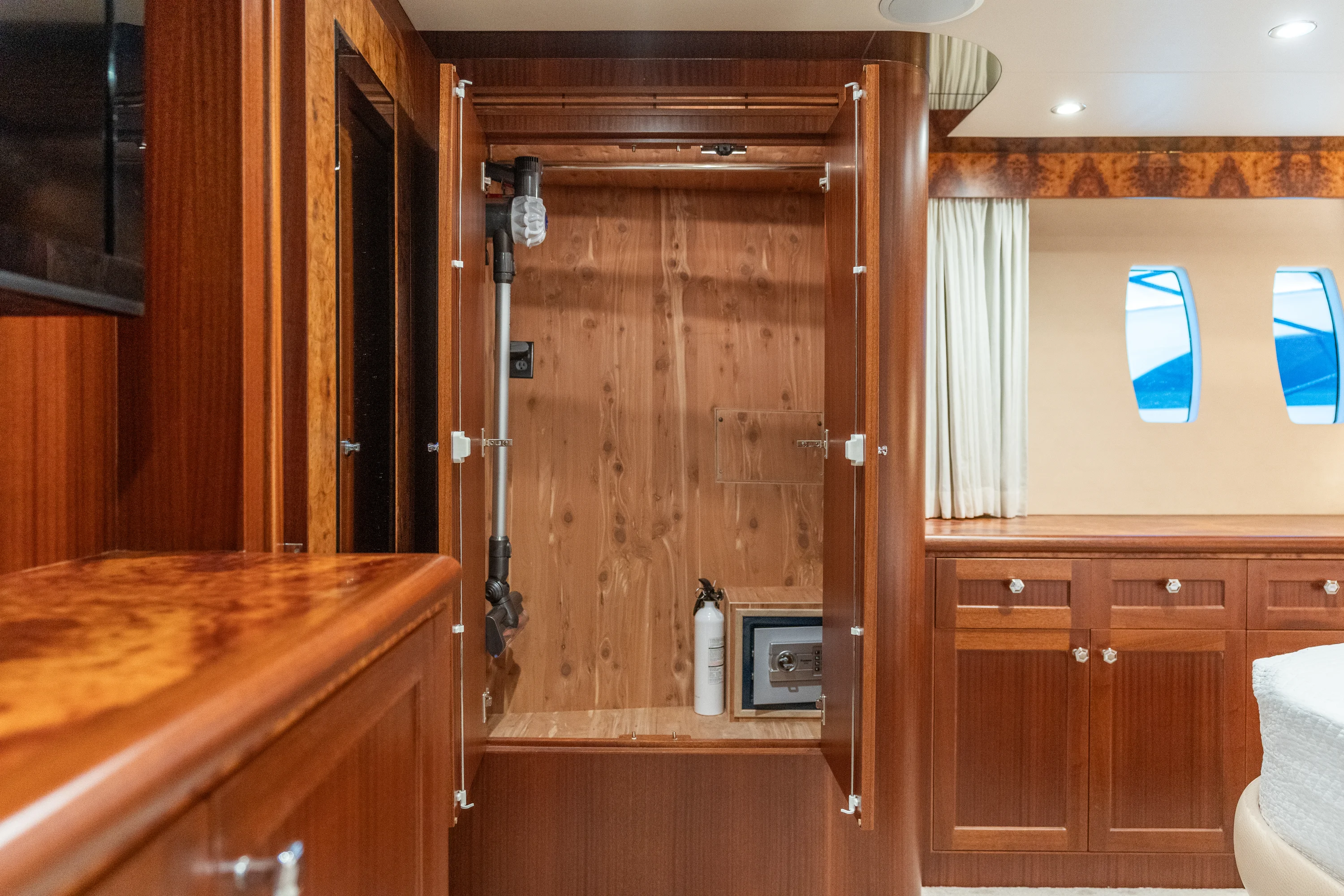 2013 Ocean Alexander 65 PILOTHOUSE Image Thumbnail #63