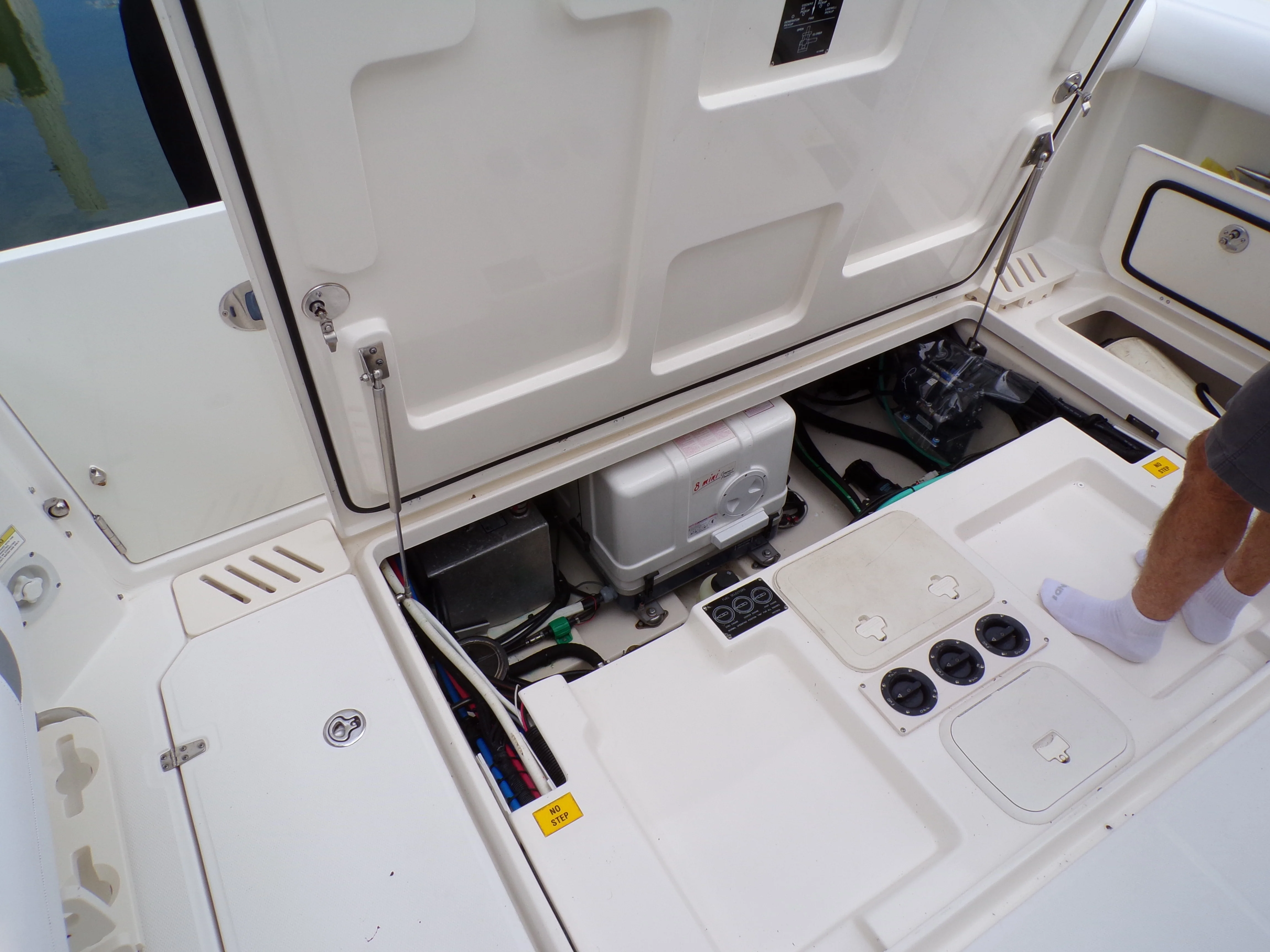 2014 Boston Whaler 345 CONQUEST Image Thumbnail #40