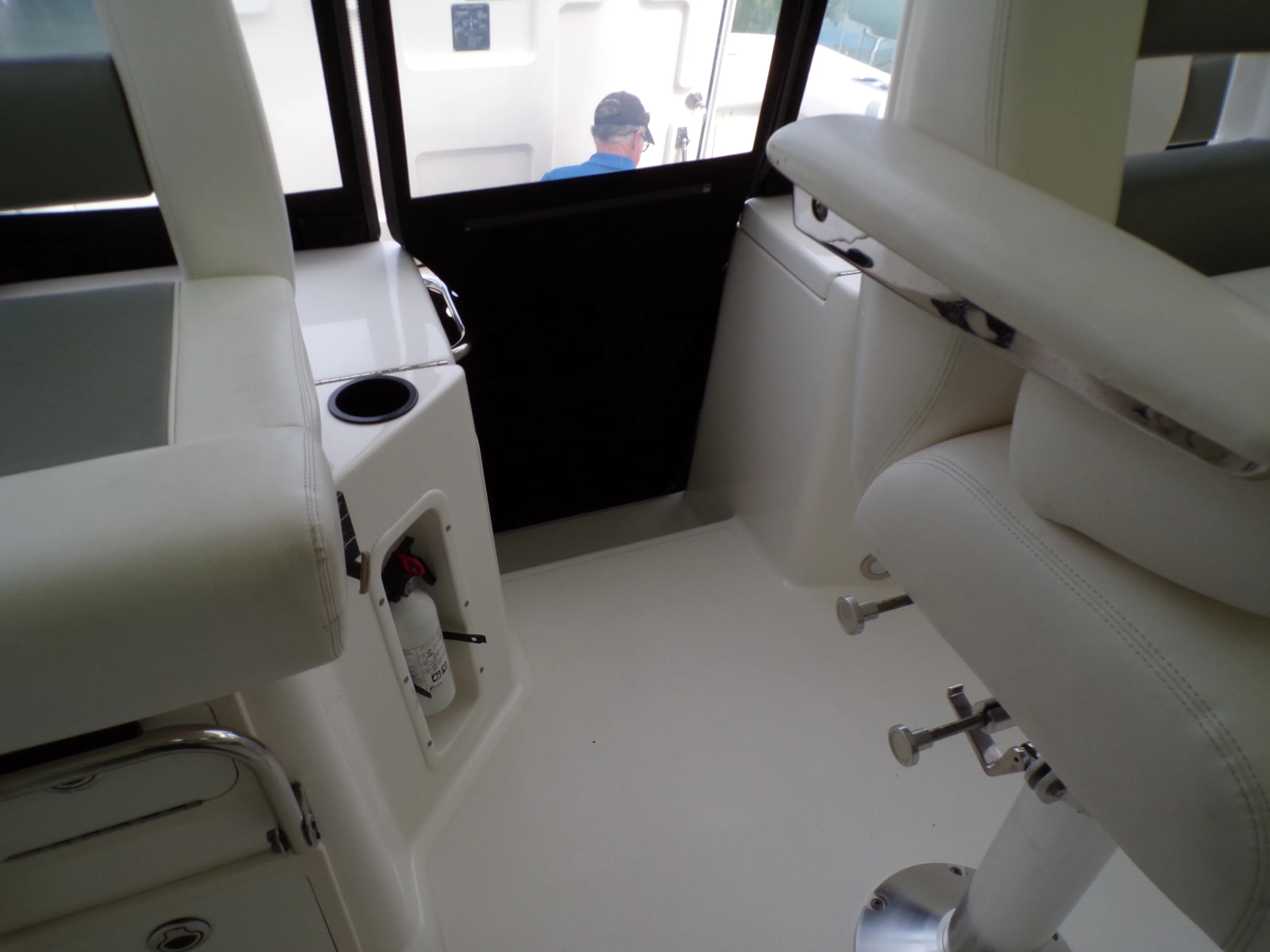 2014 Boston Whaler 345 CONQUEST Image Thumbnail #48