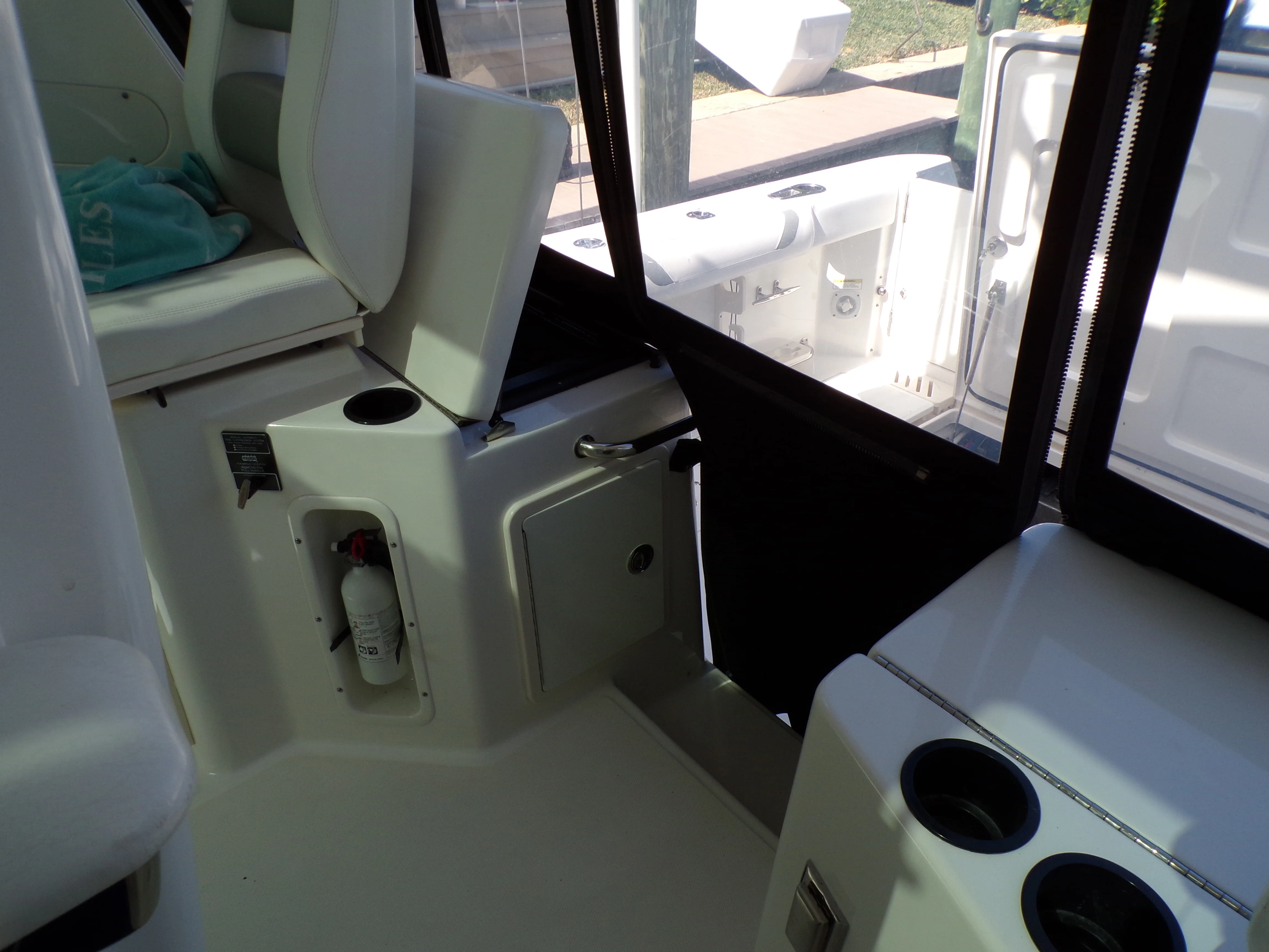 2014 Boston Whaler 345 CONQUEST Image Thumbnail #47