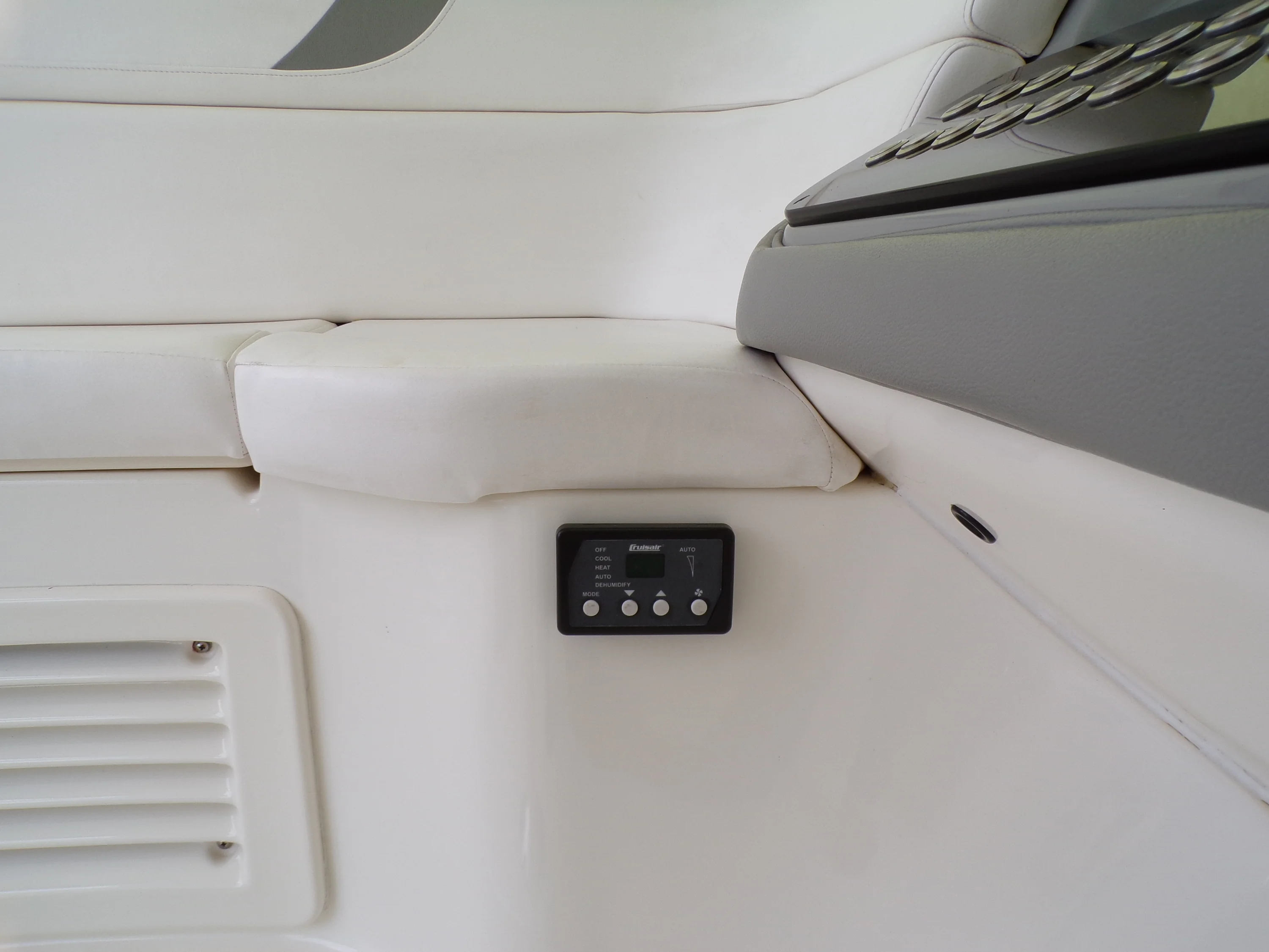 2014 Boston Whaler 345 CONQUEST Image Thumbnail #59