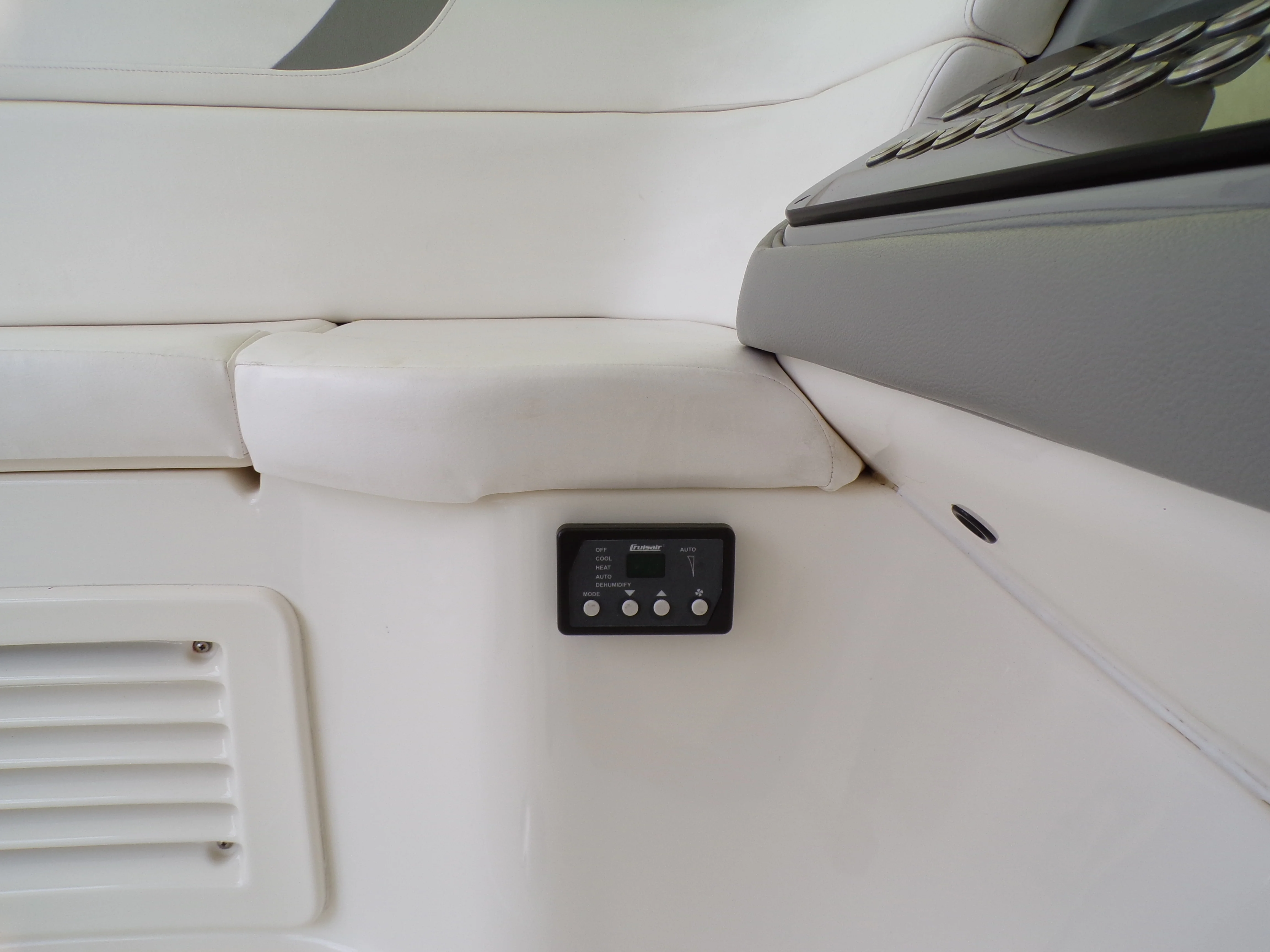 2014 Boston Whaler 345 CONQUEST Image Thumbnail #59