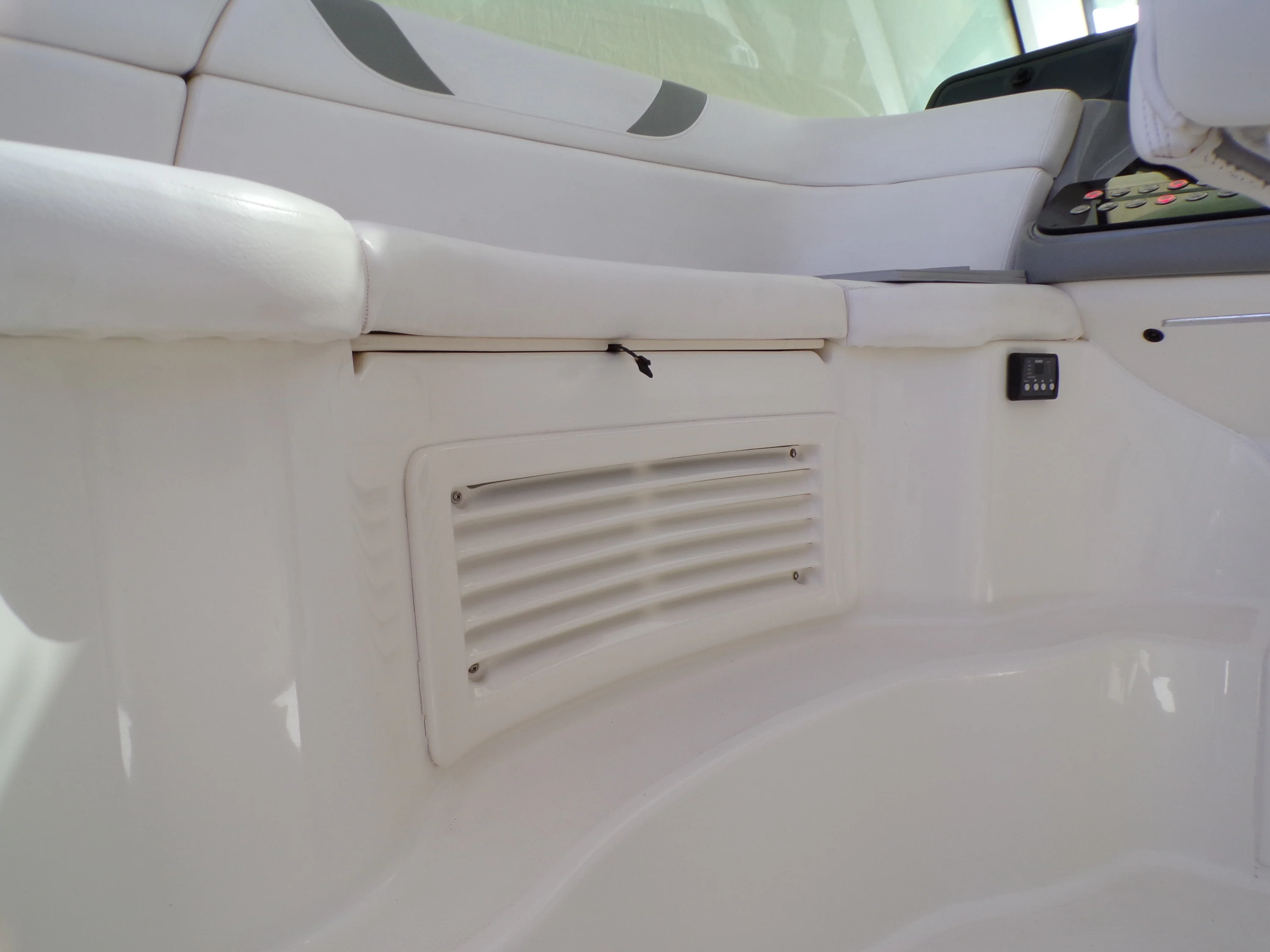 2014 Boston Whaler 345 CONQUEST Image Thumbnail #57