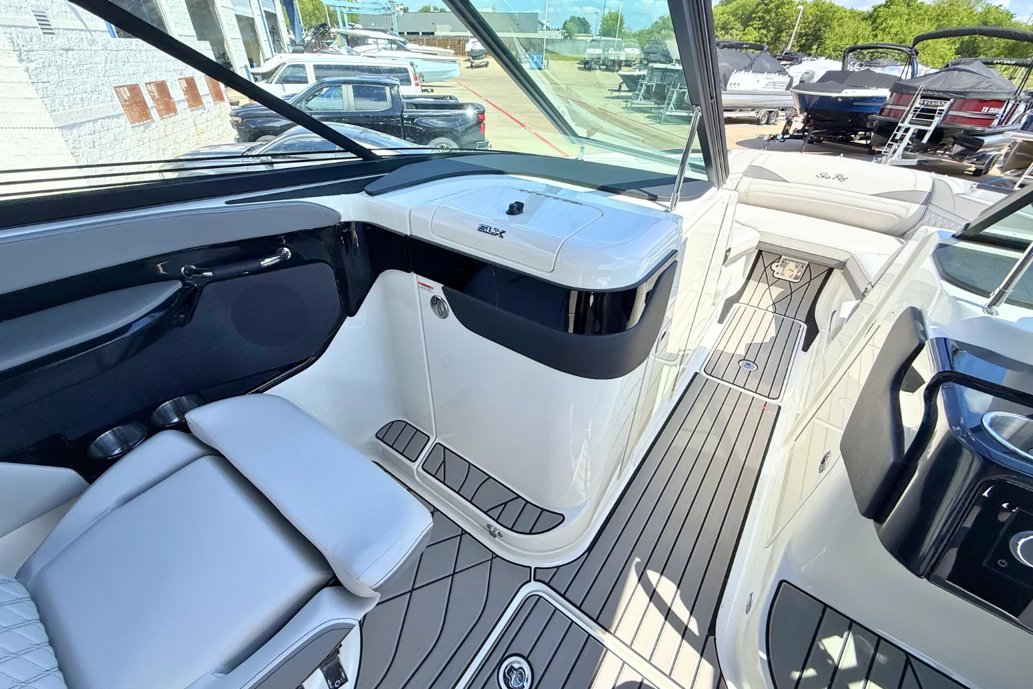 2026 Sea Ray SLX 260 Image Thumbnail #26