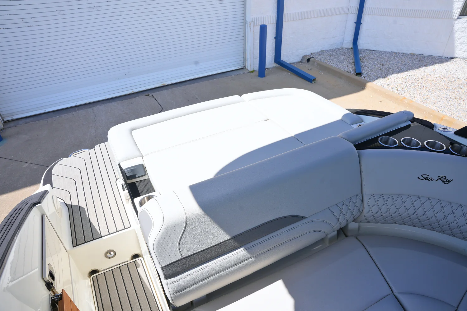 2026 Sea Ray SLX 260 Image Thumbnail #13