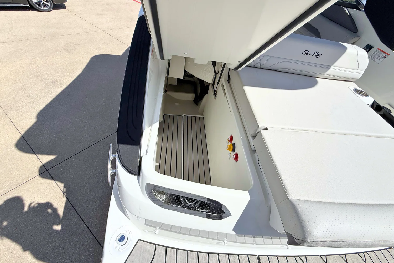 2026 Sea Ray SLX 260 Image Thumbnail #8