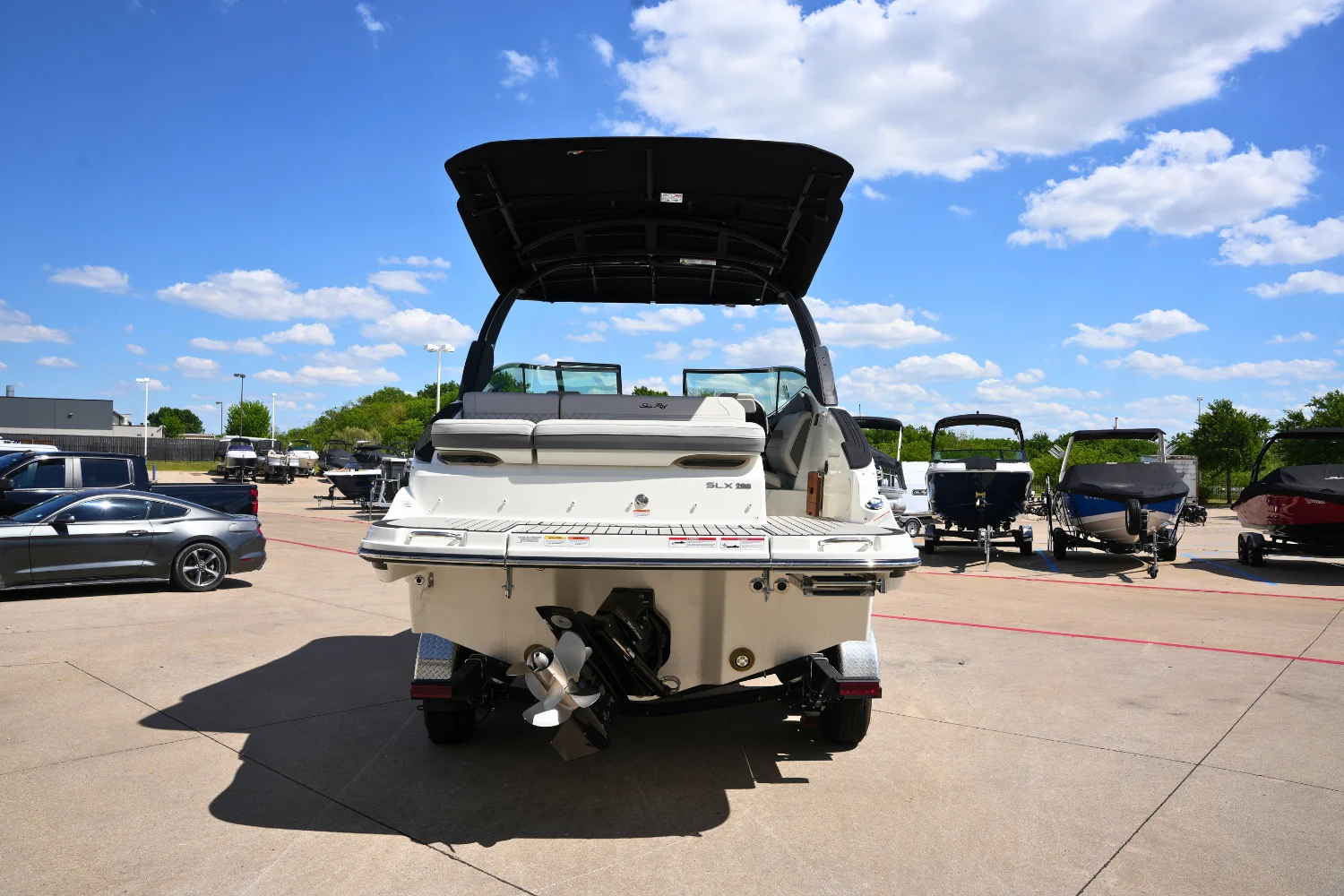 2026 Sea Ray SLX 260 Image Thumbnail #3