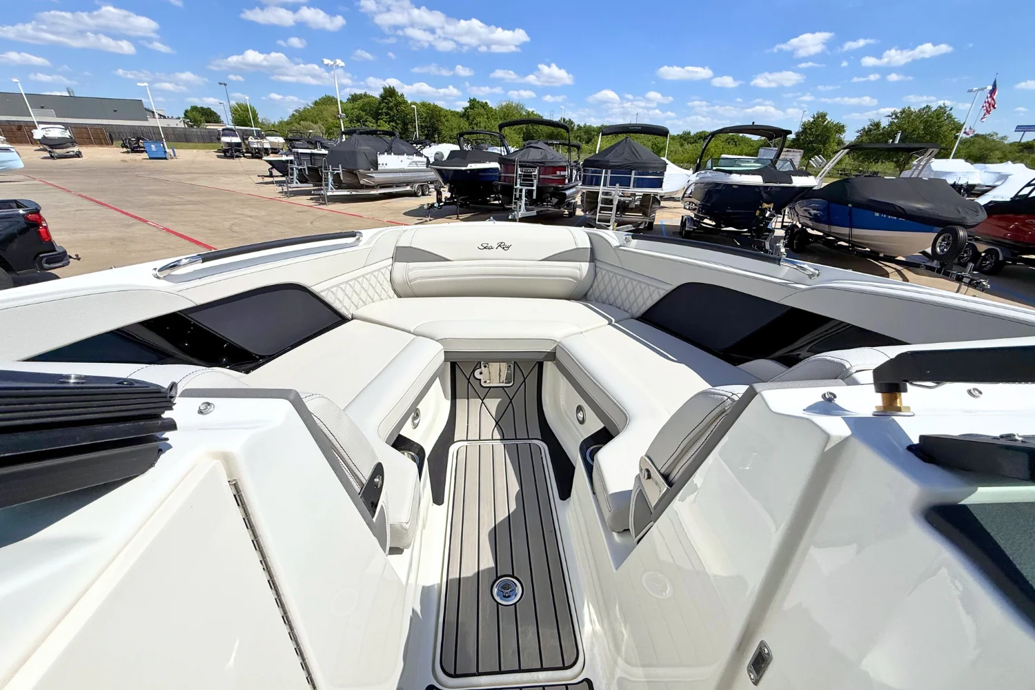 2026 Sea Ray SLX 260 Image Thumbnail #32