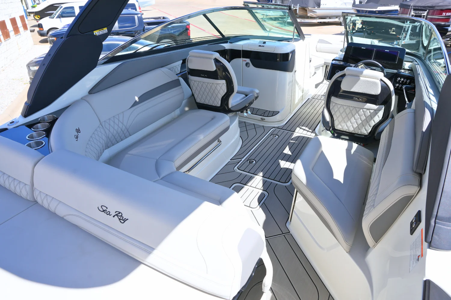 2026 Sea Ray SLX 260 Image Thumbnail #15