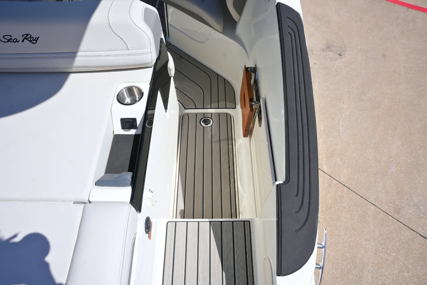 2026 Sea Ray SLX 260 Image Thumbnail #12