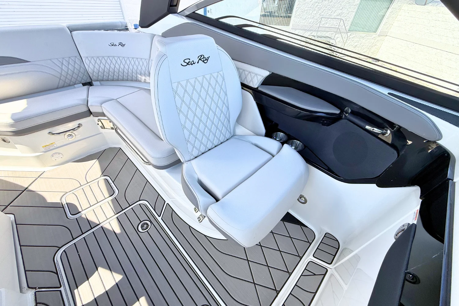 2026 Sea Ray SLX 260 Image Thumbnail #18