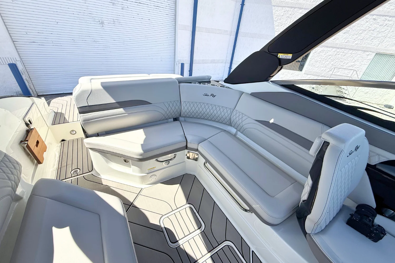 2026 Sea Ray SLX 260 Image Thumbnail #16