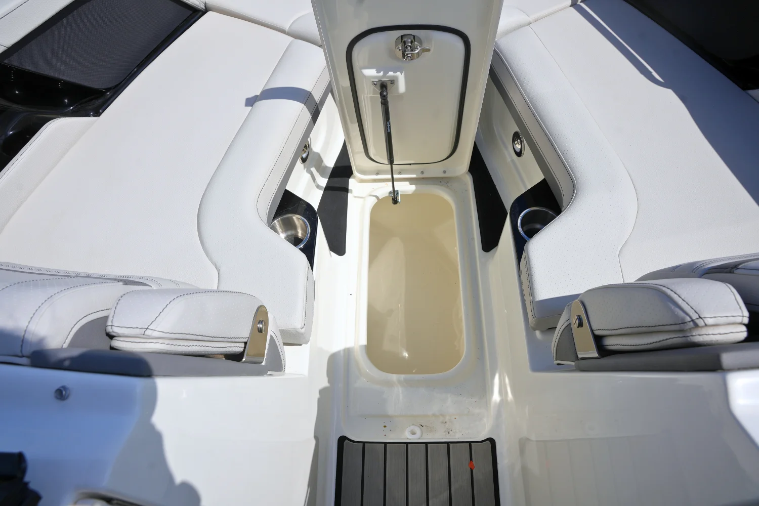 2026 Sea Ray SLX 260 Image Thumbnail #41