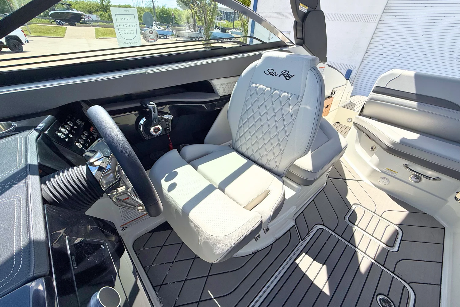 2026 Sea Ray SLX 260 Image Thumbnail #19