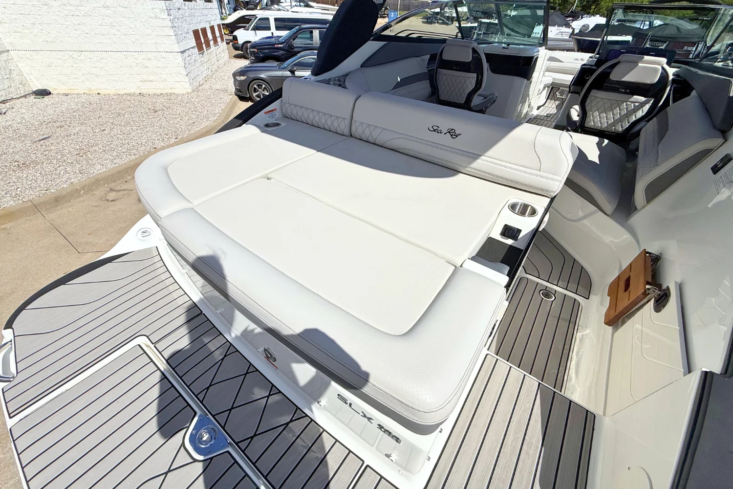 2026 Sea Ray SLX 260 Image Thumbnail #7