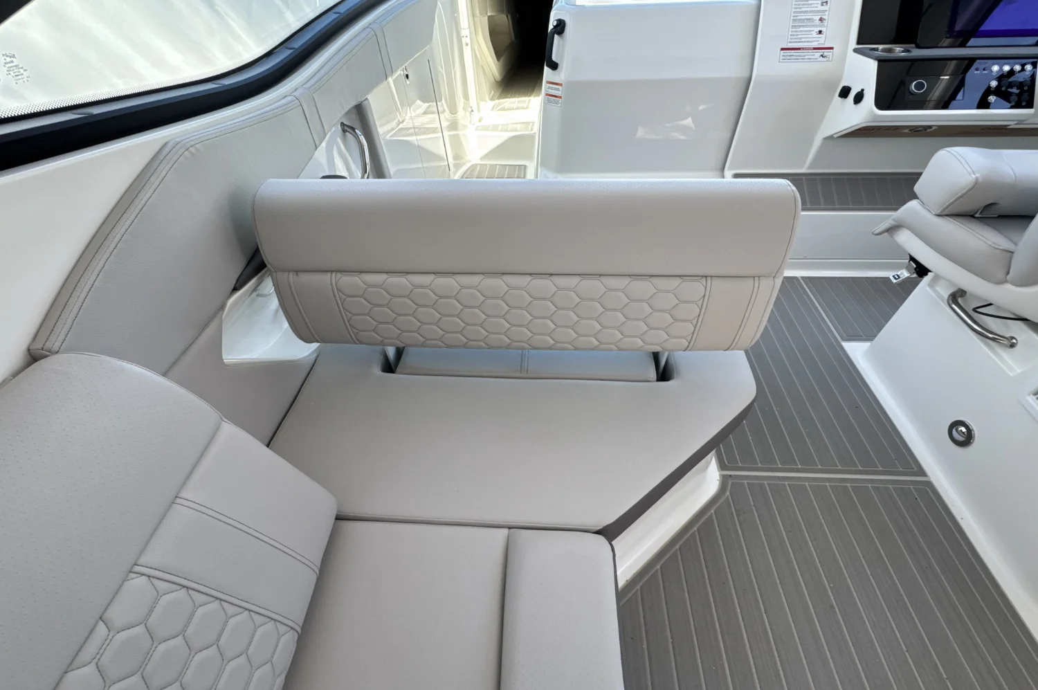 2026 Sea Ray Sundancer 320 Outboard Image Thumbnail #14