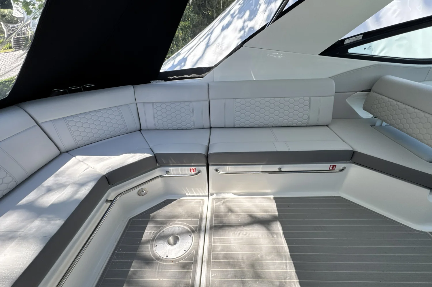 2026 Sea Ray Sundancer 320 Outboard Image Thumbnail #9