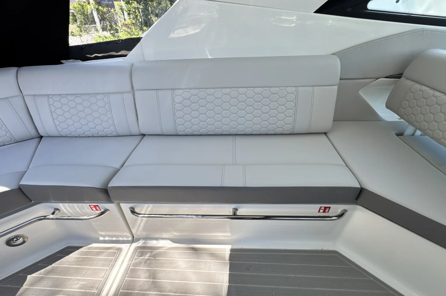2026 Sea Ray Sundancer 320 Outboard Image Thumbnail #12