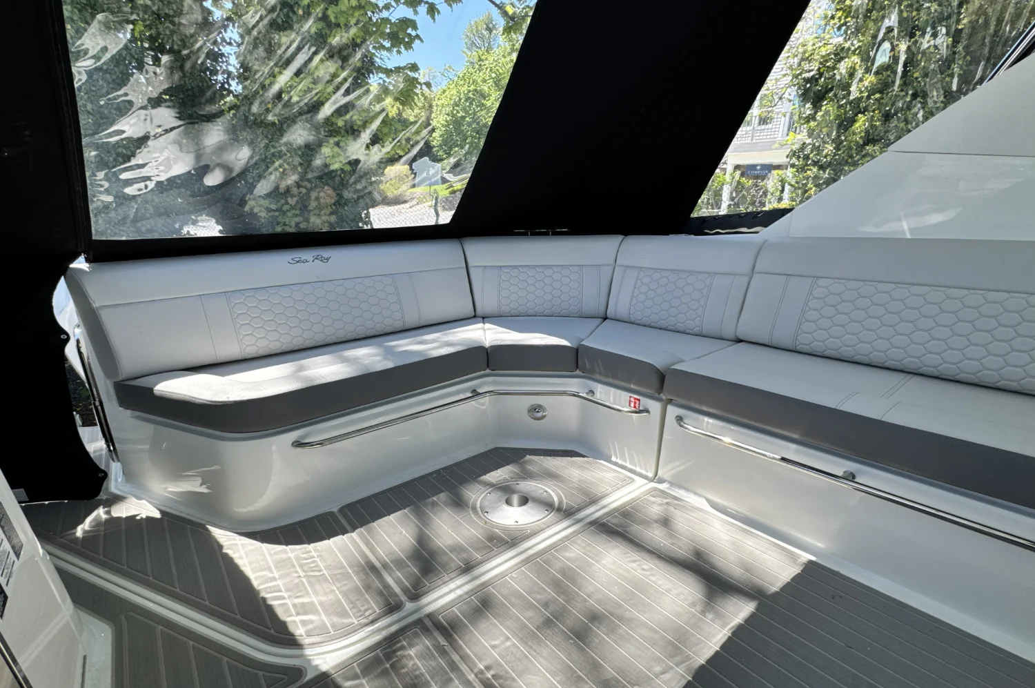 2026 Sea Ray Sundancer 320 Outboard Image Thumbnail #10