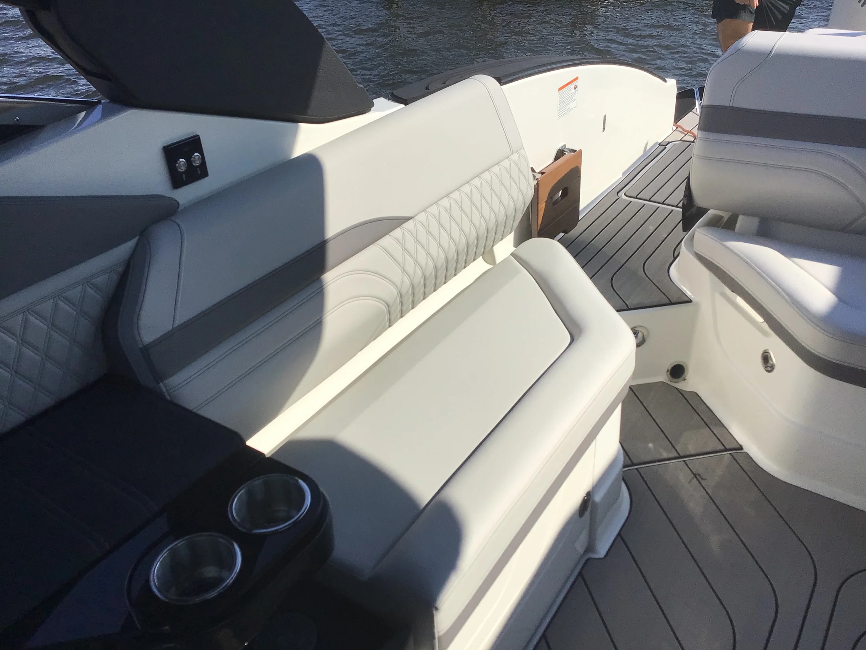 2026 Sea Ray SLX 280 Outboard Image Thumbnail #9