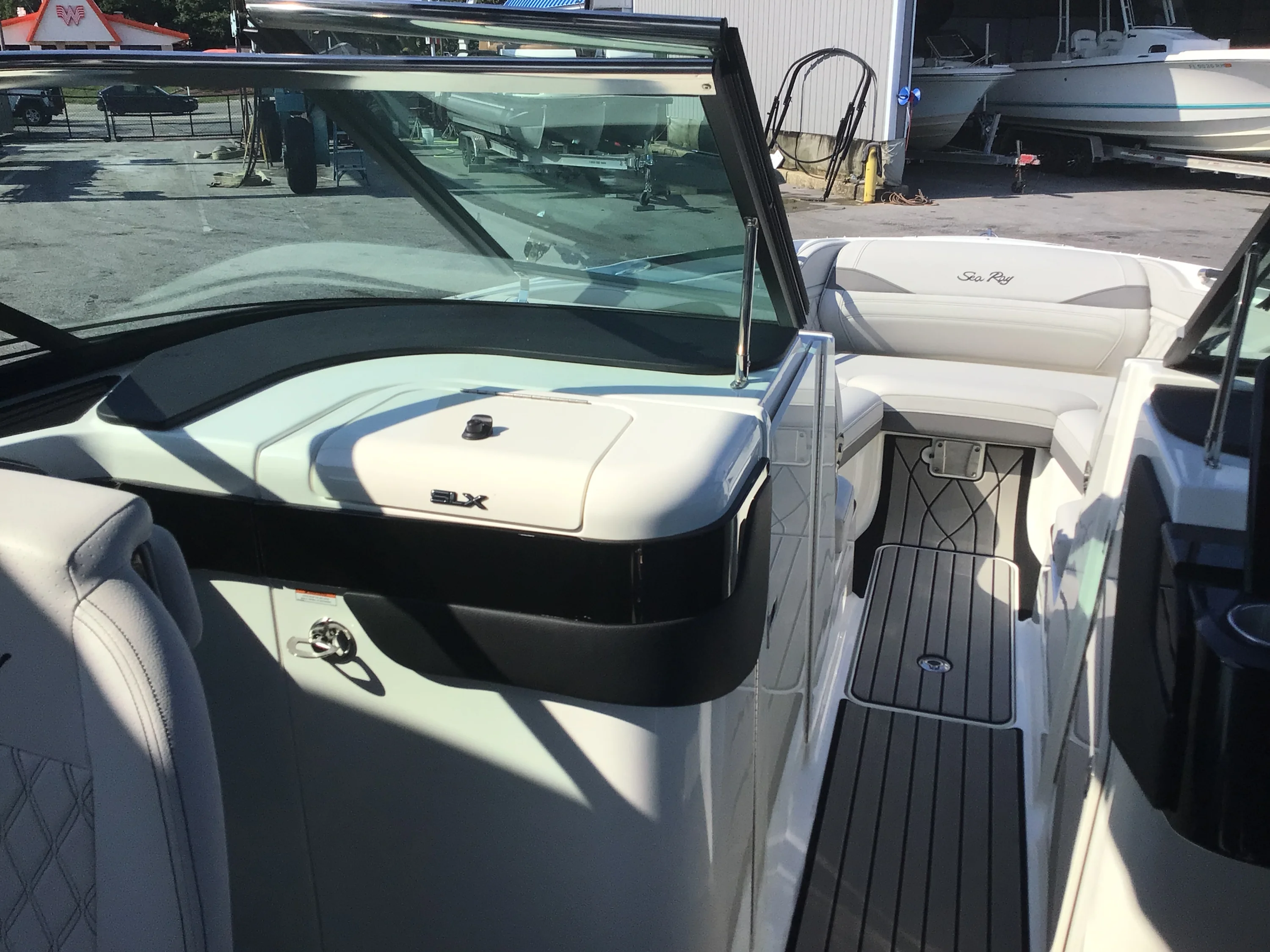 2026 Sea Ray SLX 280 Outboard Image Thumbnail #6