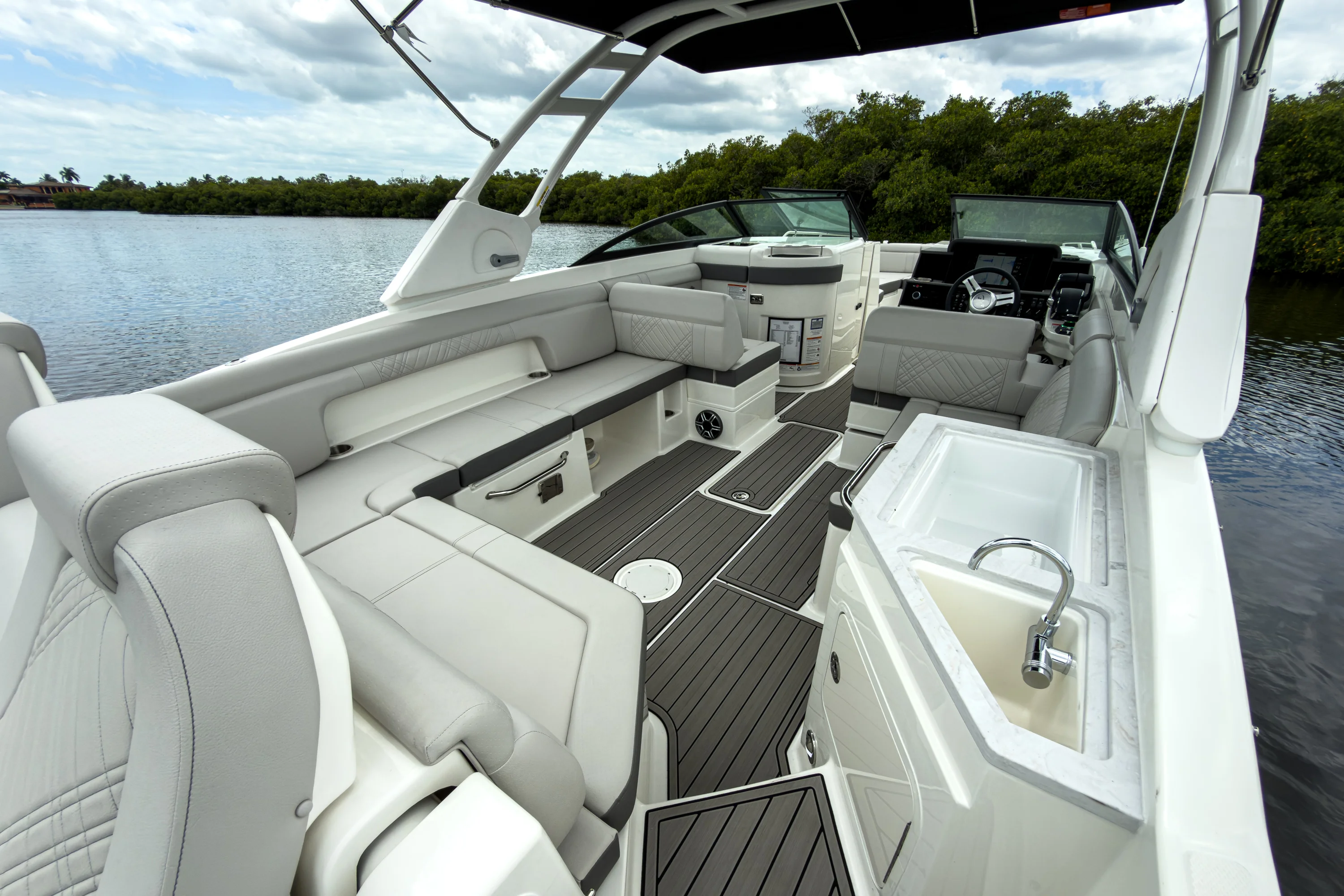 2026 Sea Ray SDX 290 Outboard Image Thumbnail #6