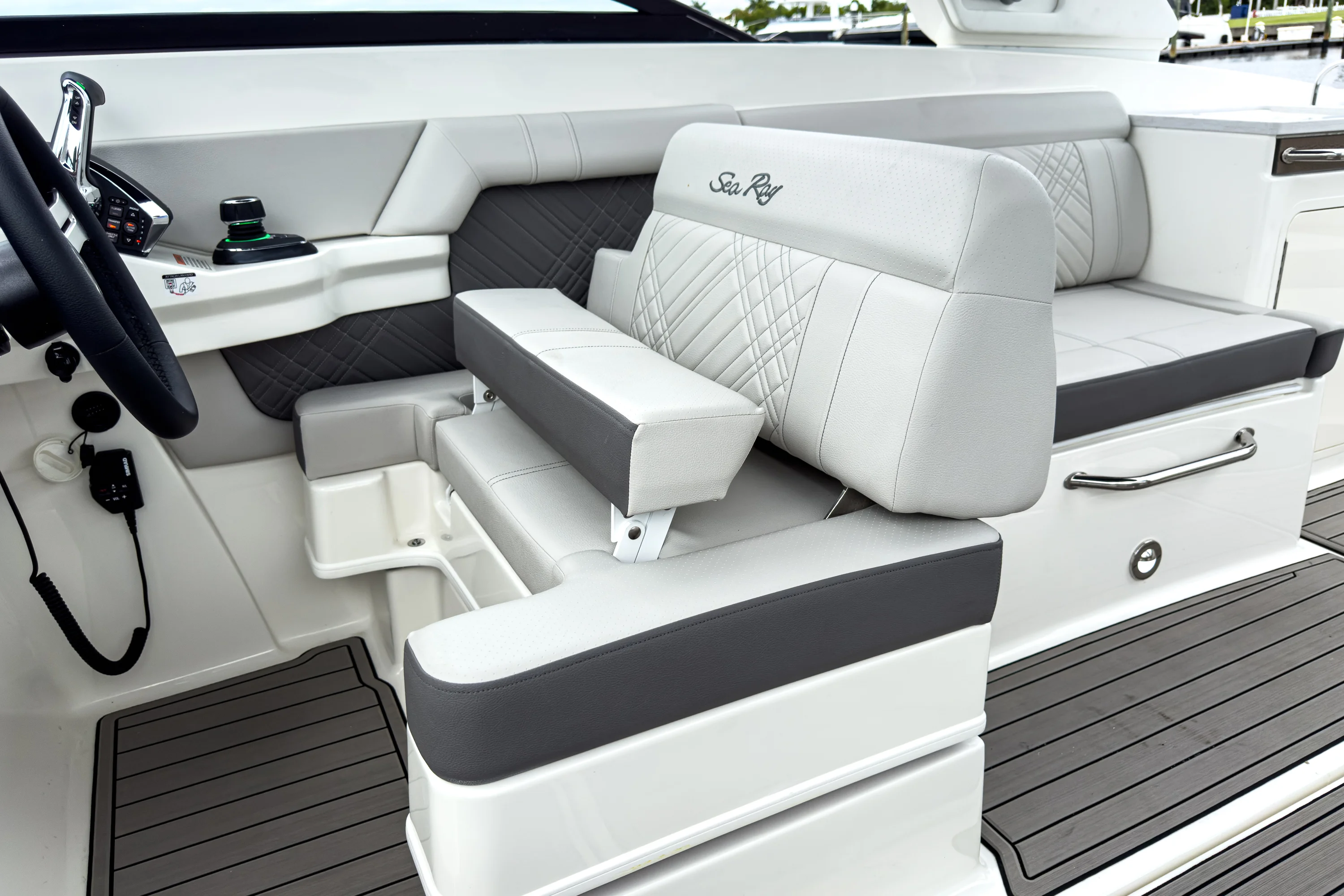 2026 Sea Ray SDX 290 Outboard Image Thumbnail #14