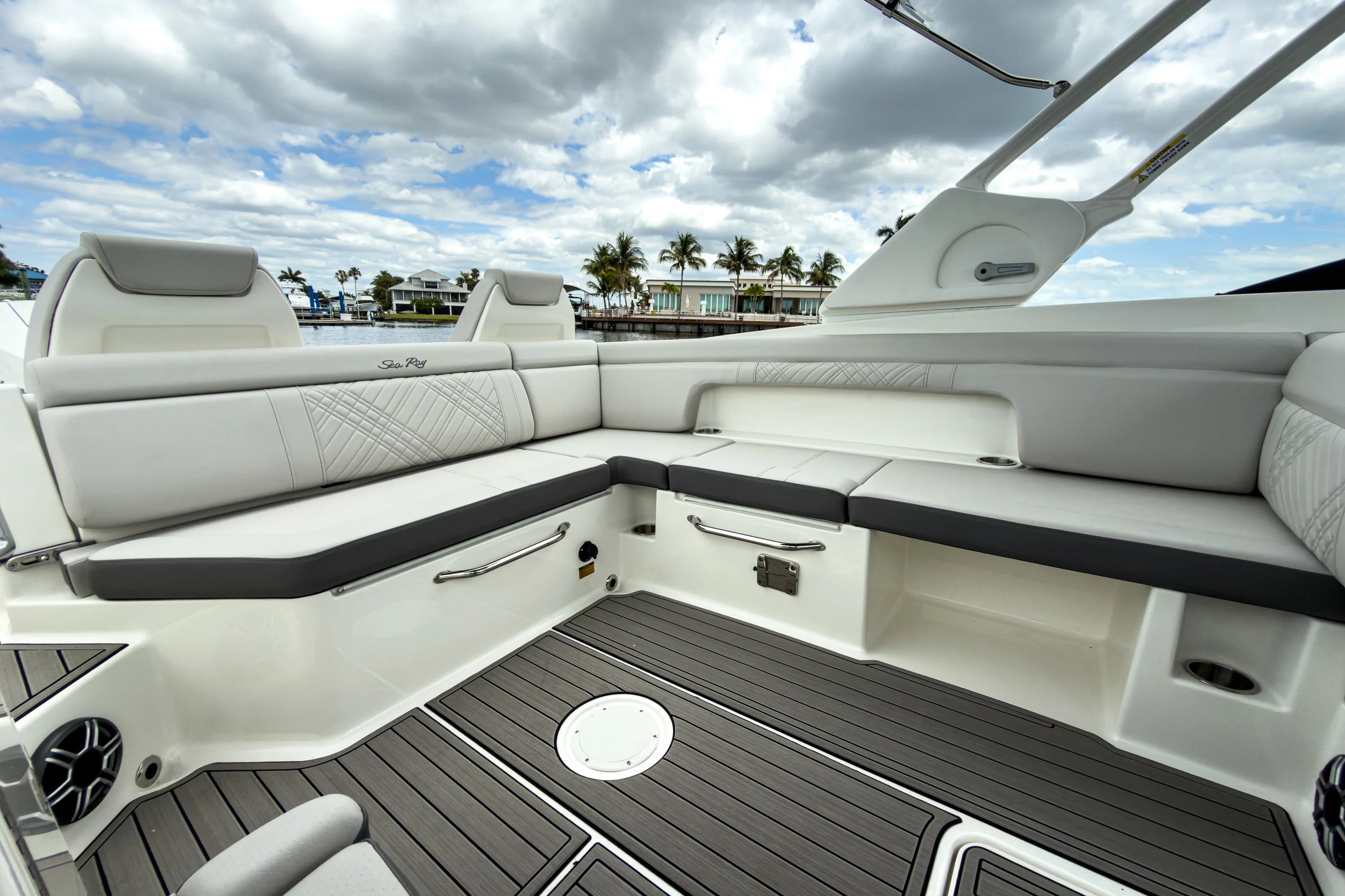 2026 Sea Ray SDX 290 Outboard Image Thumbnail #7