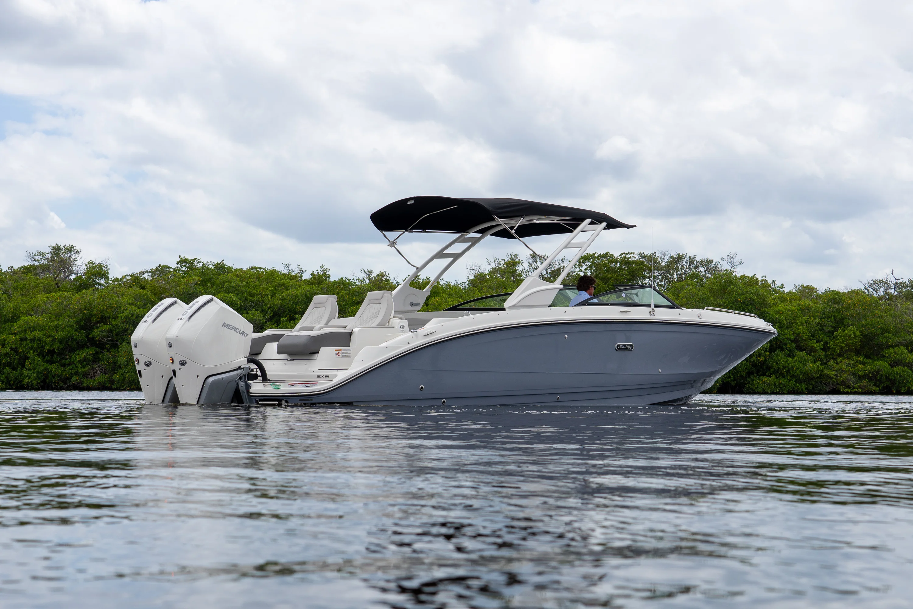 2026 Sea Ray SDX 290 Outboard Image Thumbnail #3