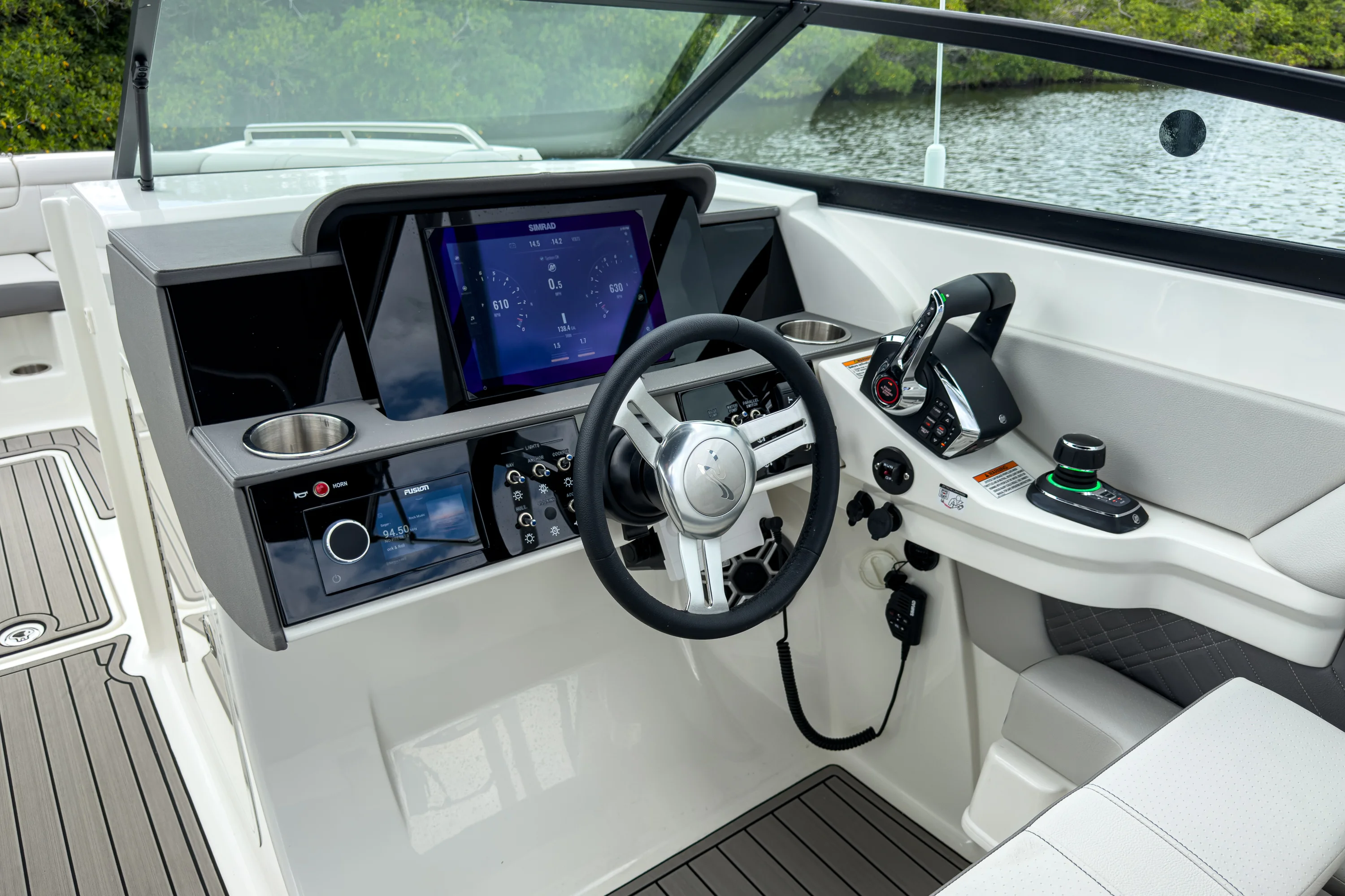 2026 Sea Ray SDX 290 Outboard Image Thumbnail #12