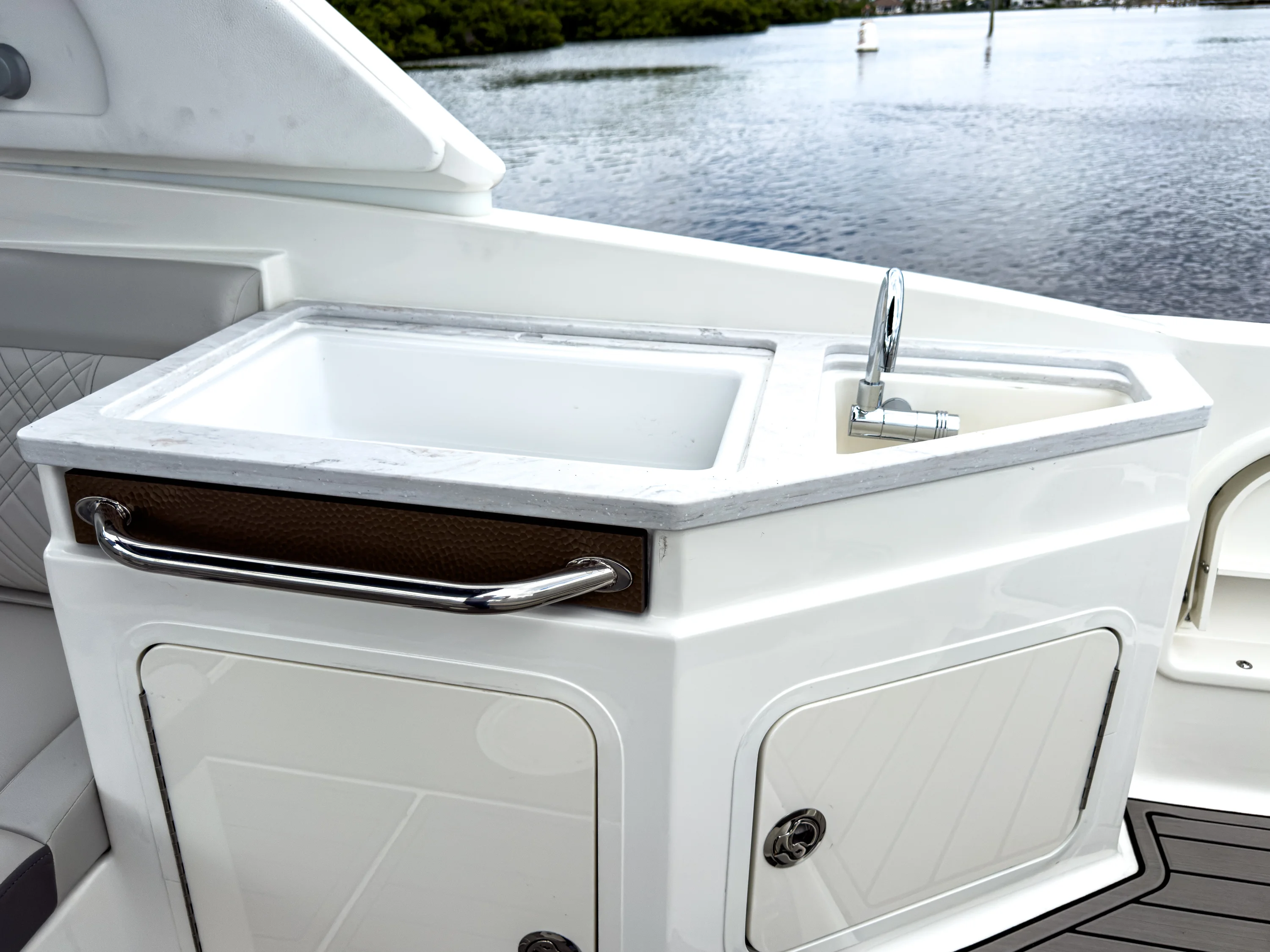 2026 Sea Ray SDX 290 Outboard Image Thumbnail #8
