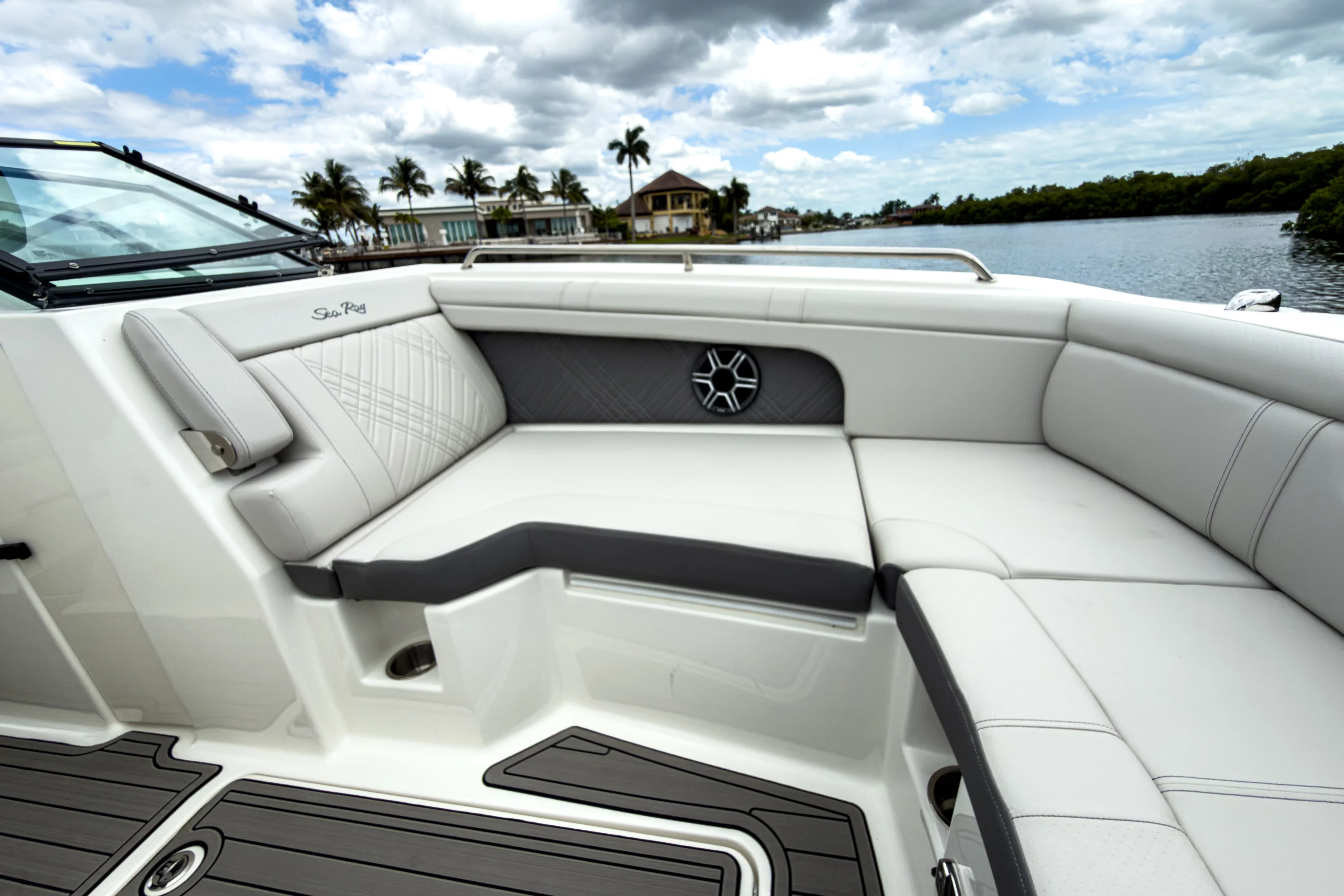 2026 Sea Ray SDX 290 Outboard Image Thumbnail #18