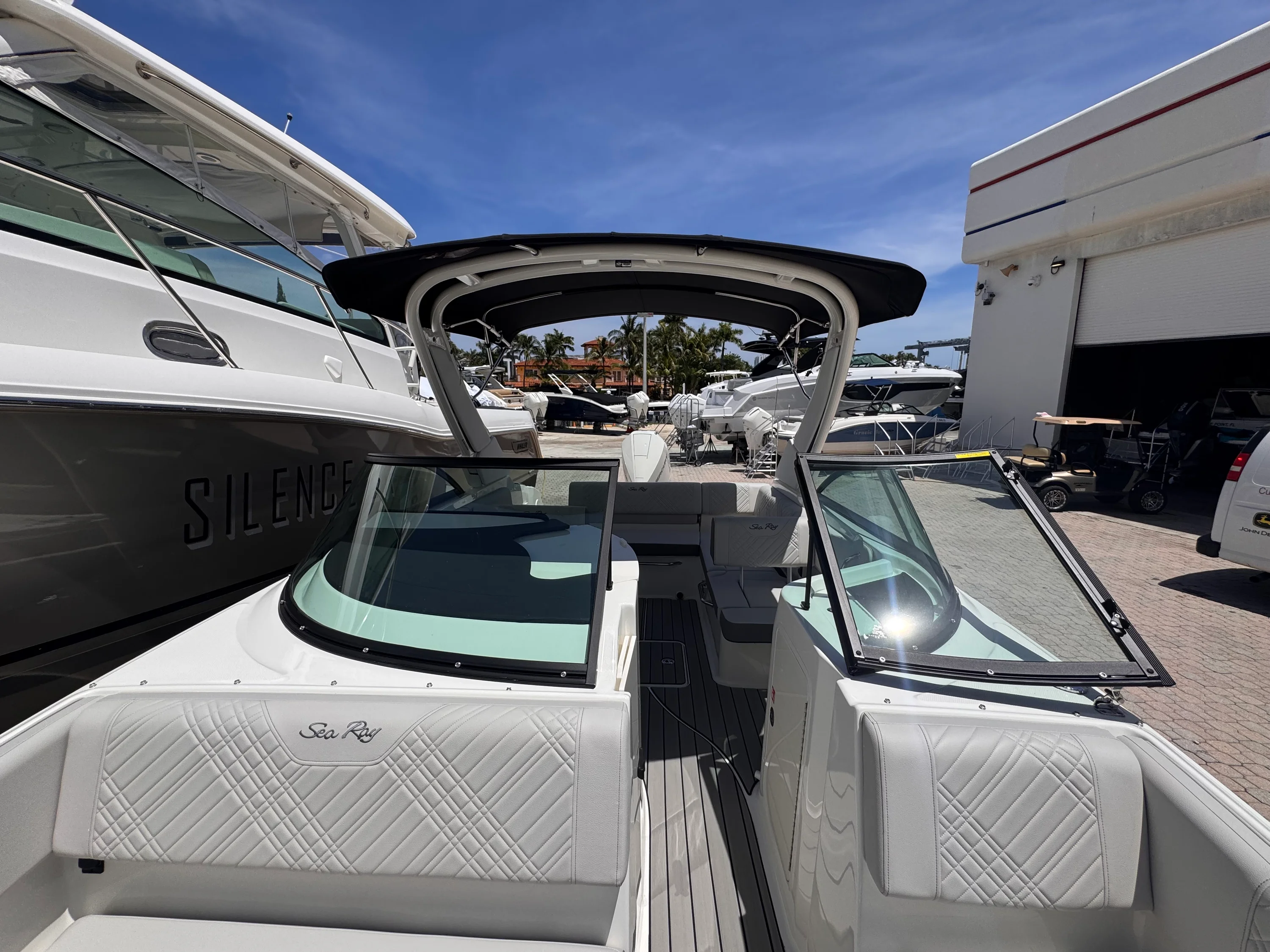 2026 Sea Ray SDX 230 Outboard Image Thumbnail #21