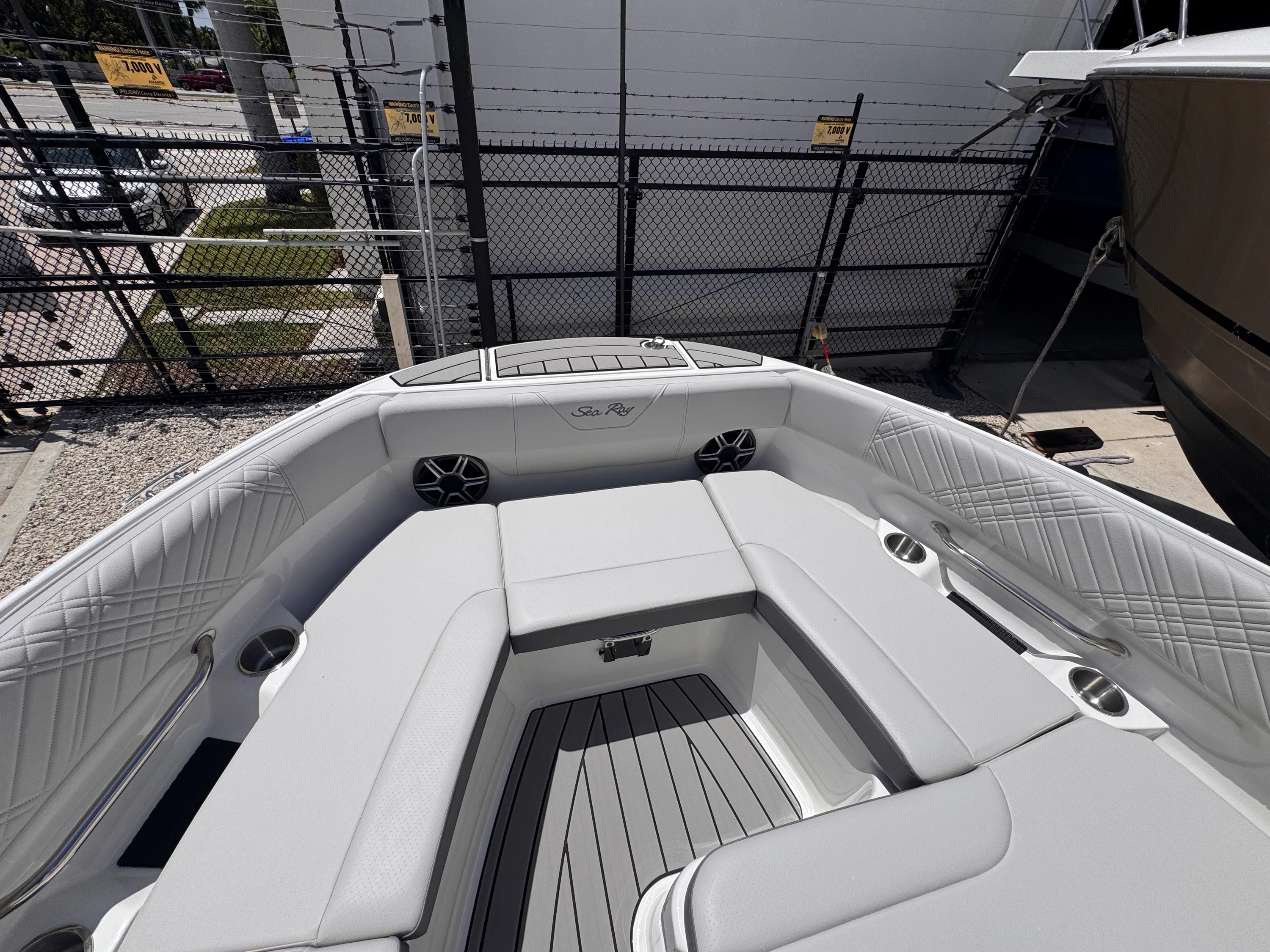 2026 Sea Ray SDX 230 Outboard Image Thumbnail #20