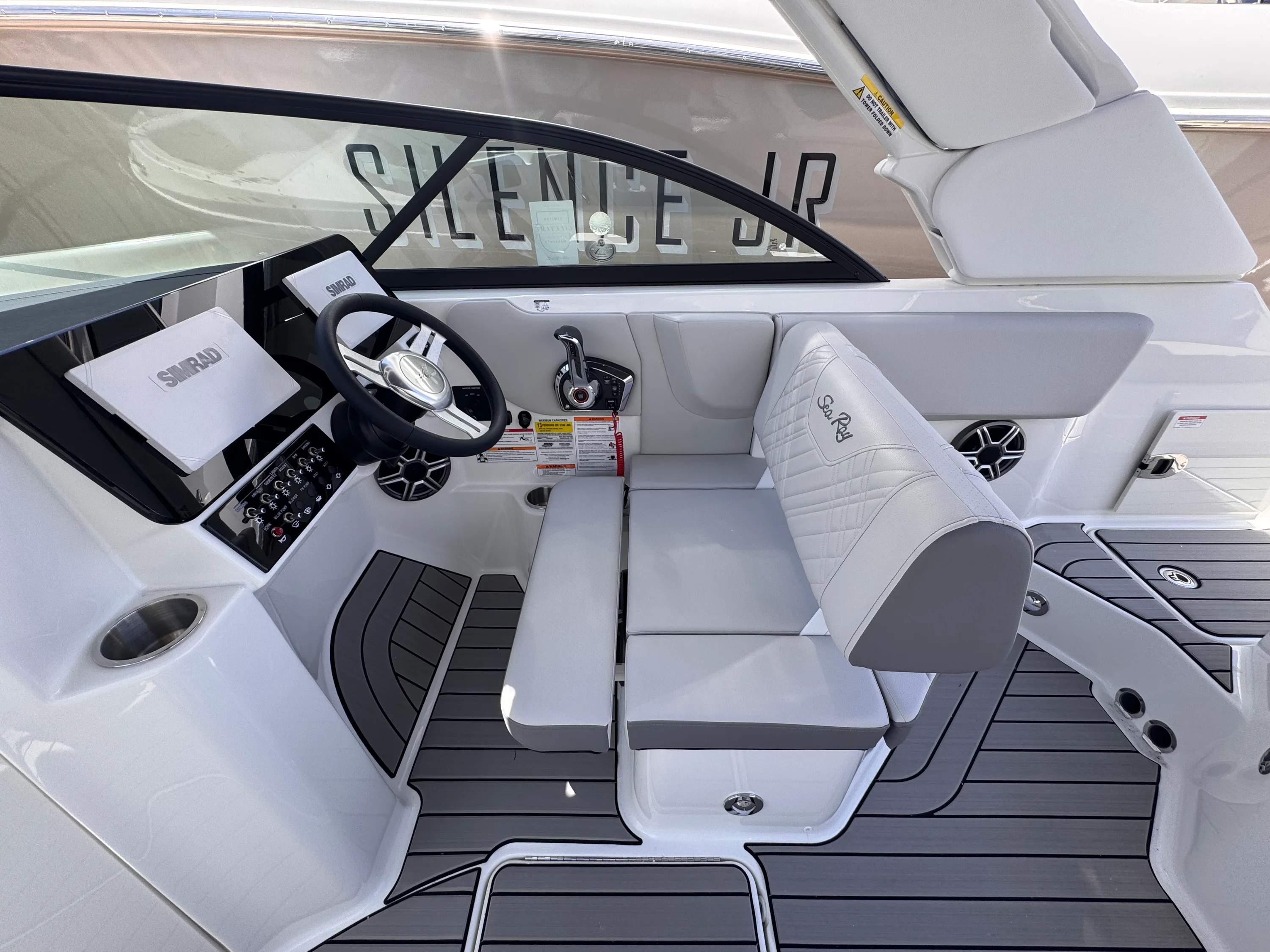 2026 Sea Ray SDX 230 Outboard Image Thumbnail #12