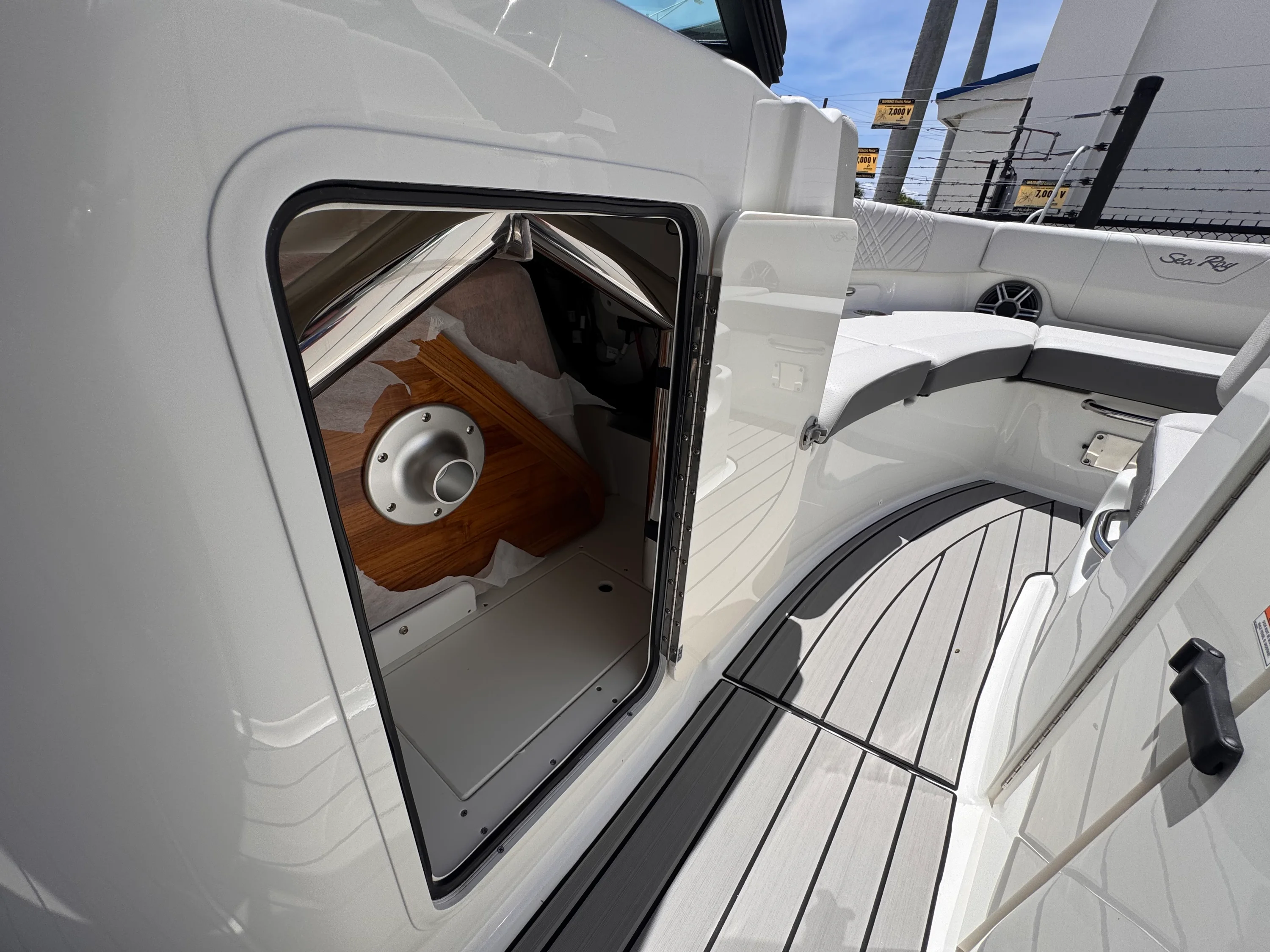 2026 Sea Ray SDX 230 Outboard Image Thumbnail #17