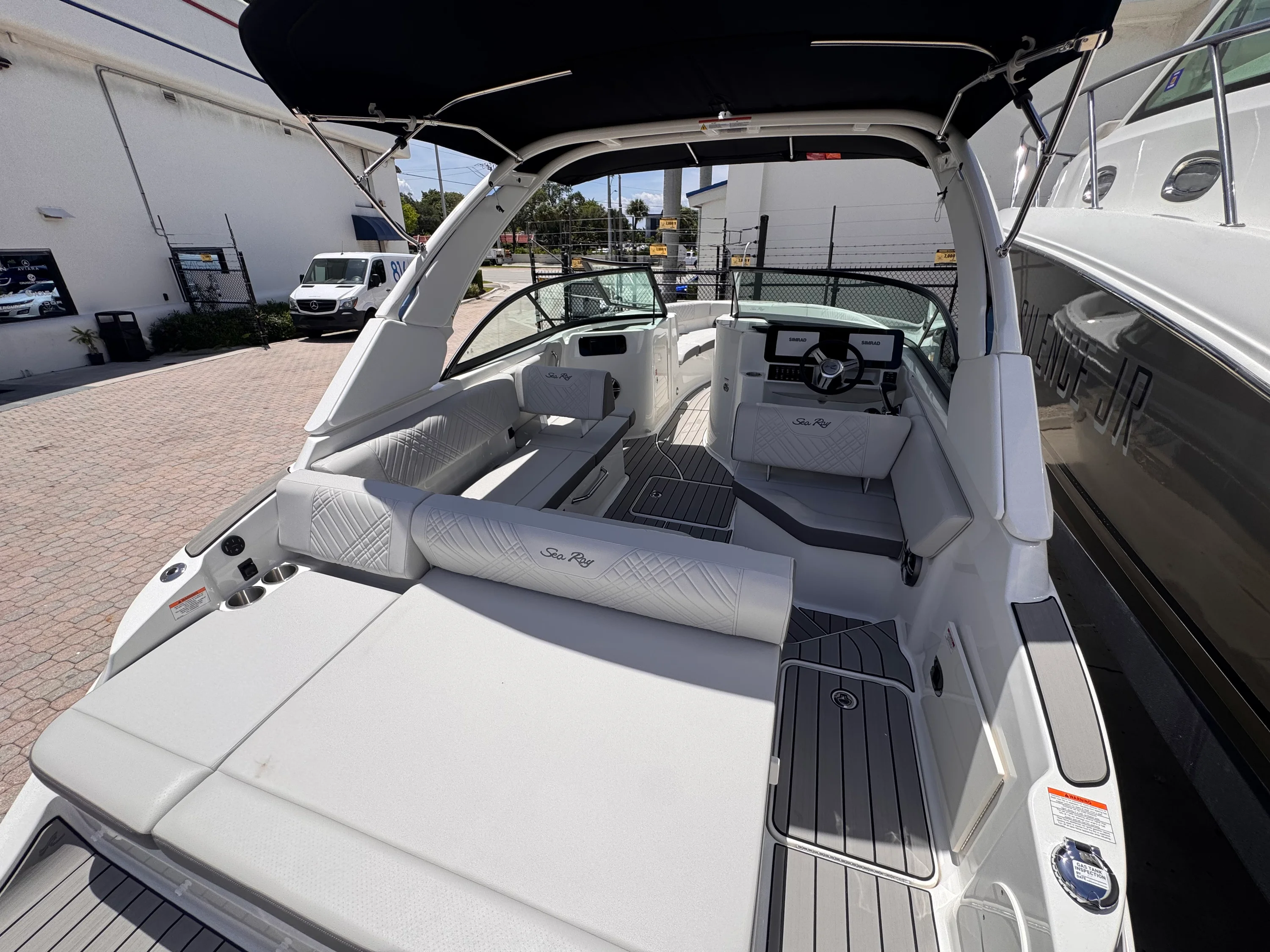 2026 Sea Ray SDX 230 Outboard Image Thumbnail #7