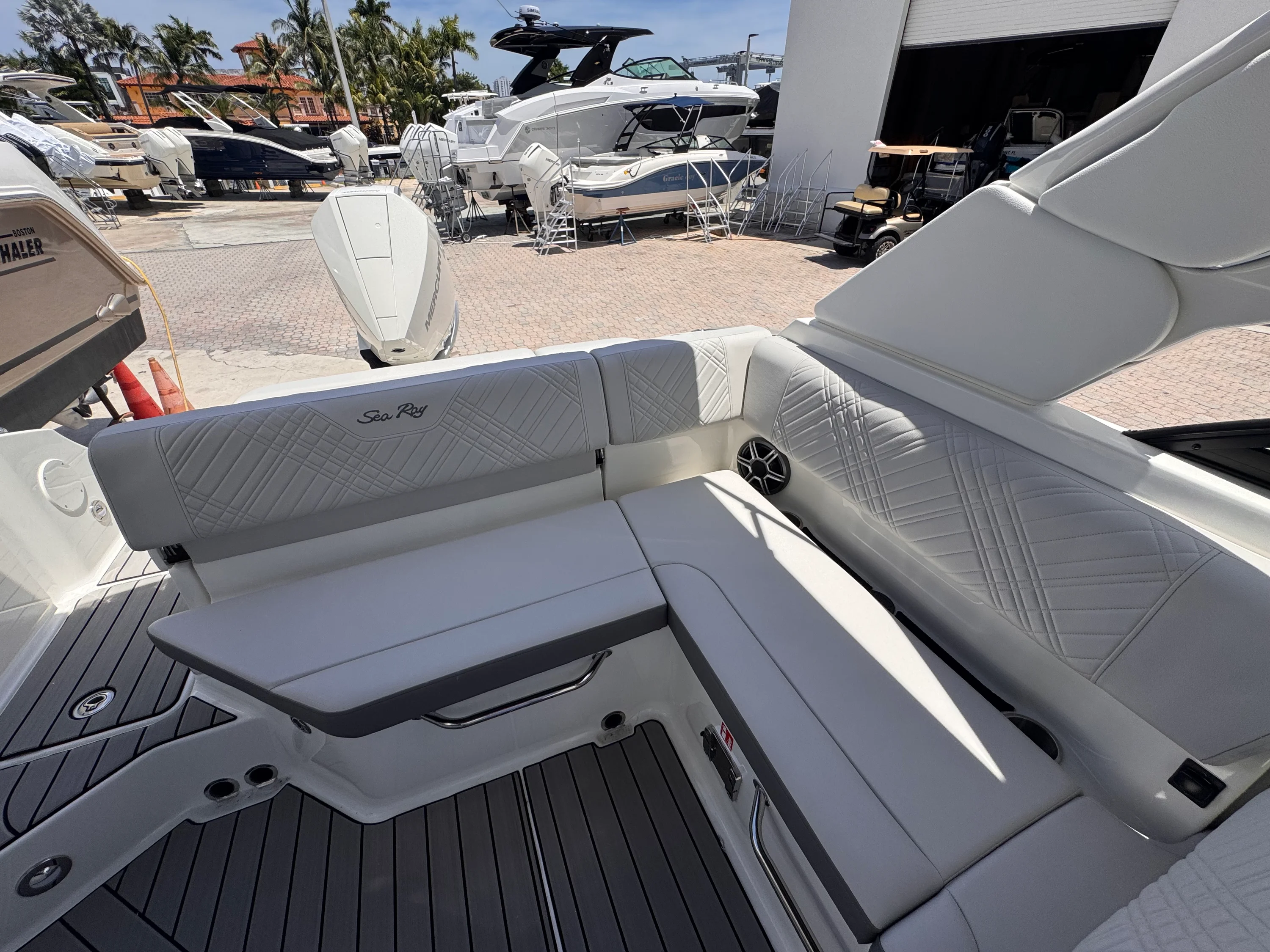 2026 Sea Ray SDX 230 Outboard Image Thumbnail #10