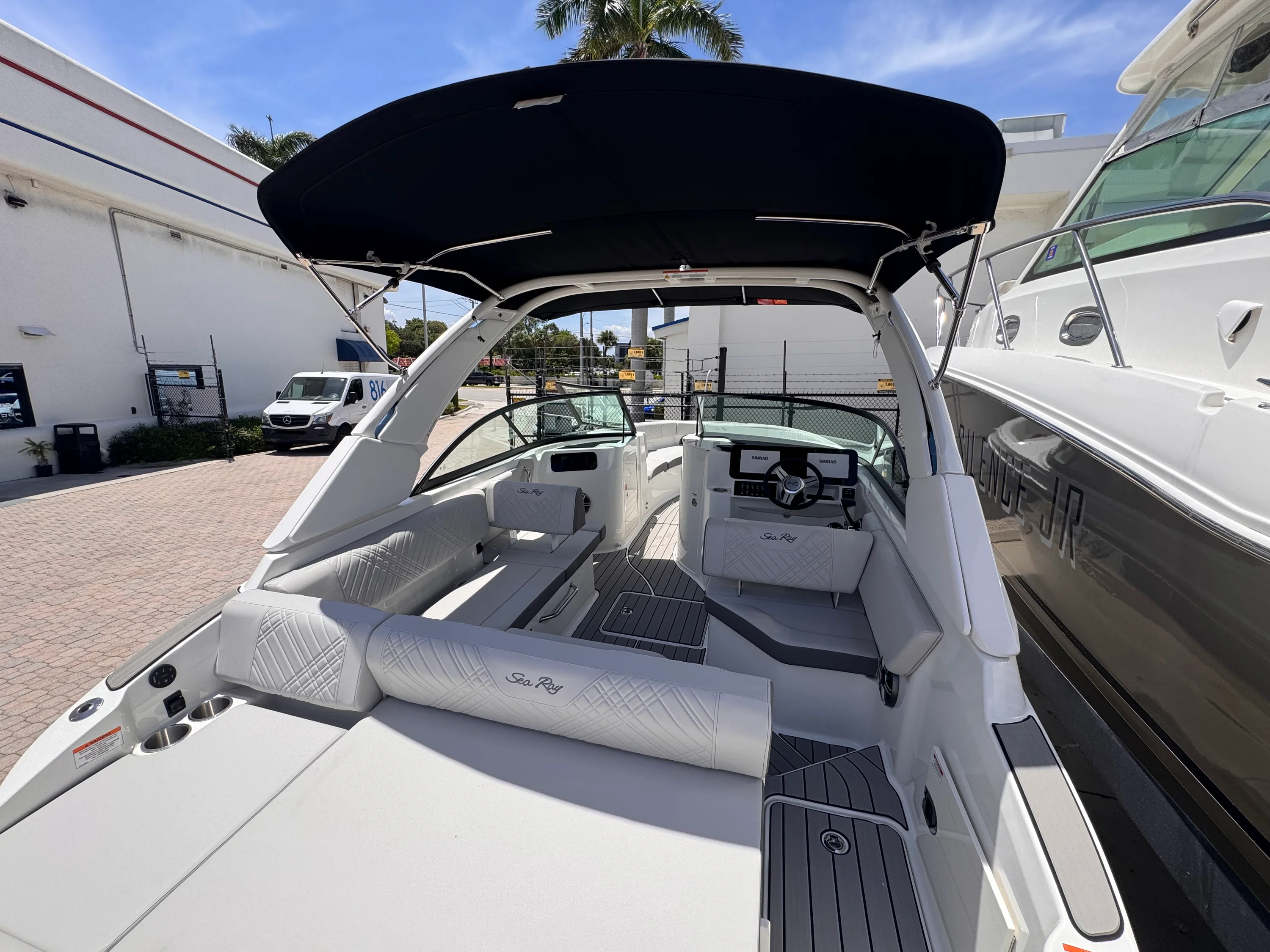 2026 Sea Ray SDX 230 Outboard Image Thumbnail #8